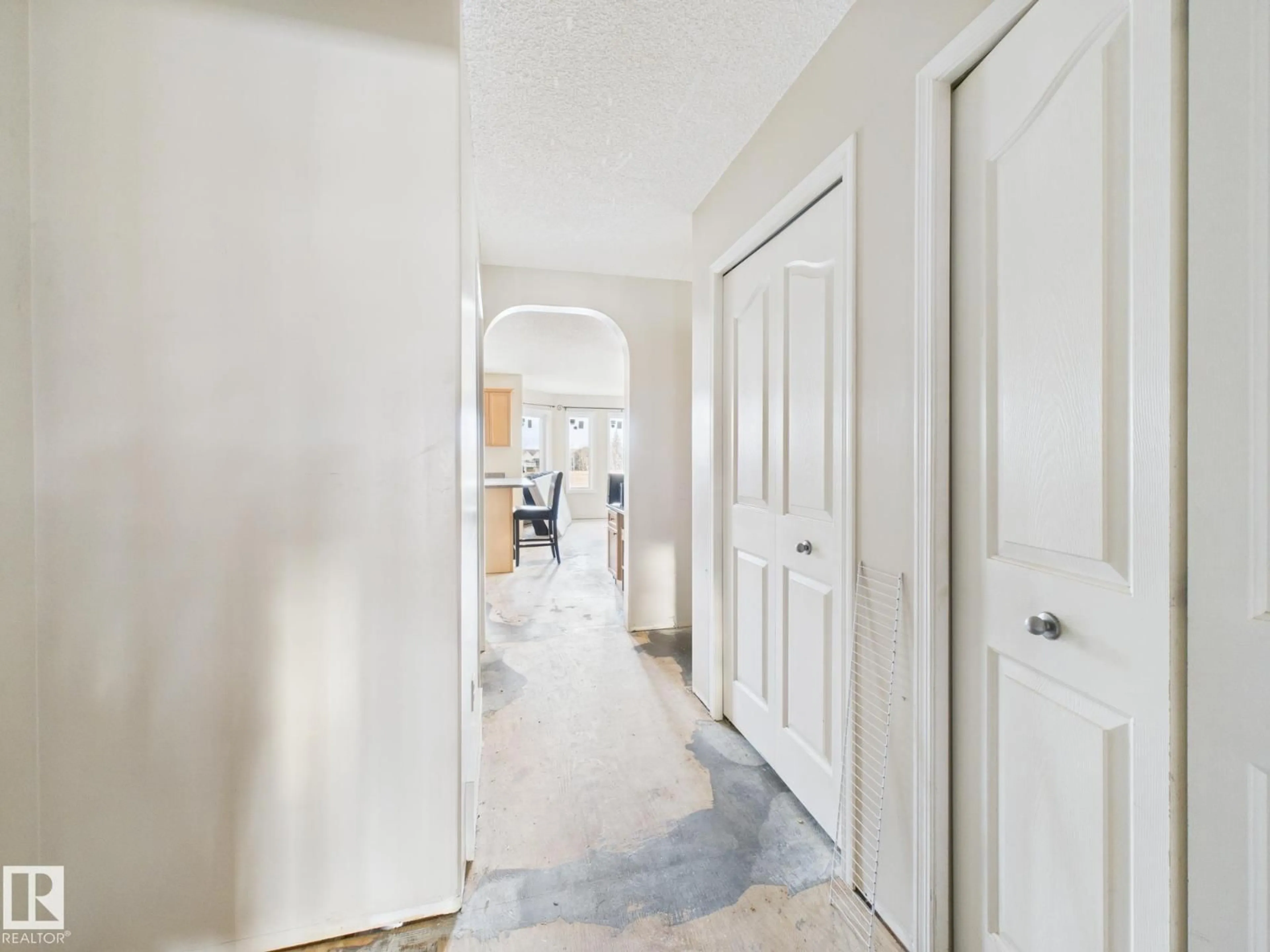Indoor entryway for 11 GREENBRIAR PL, Stony Plain Alberta T7Z2W4