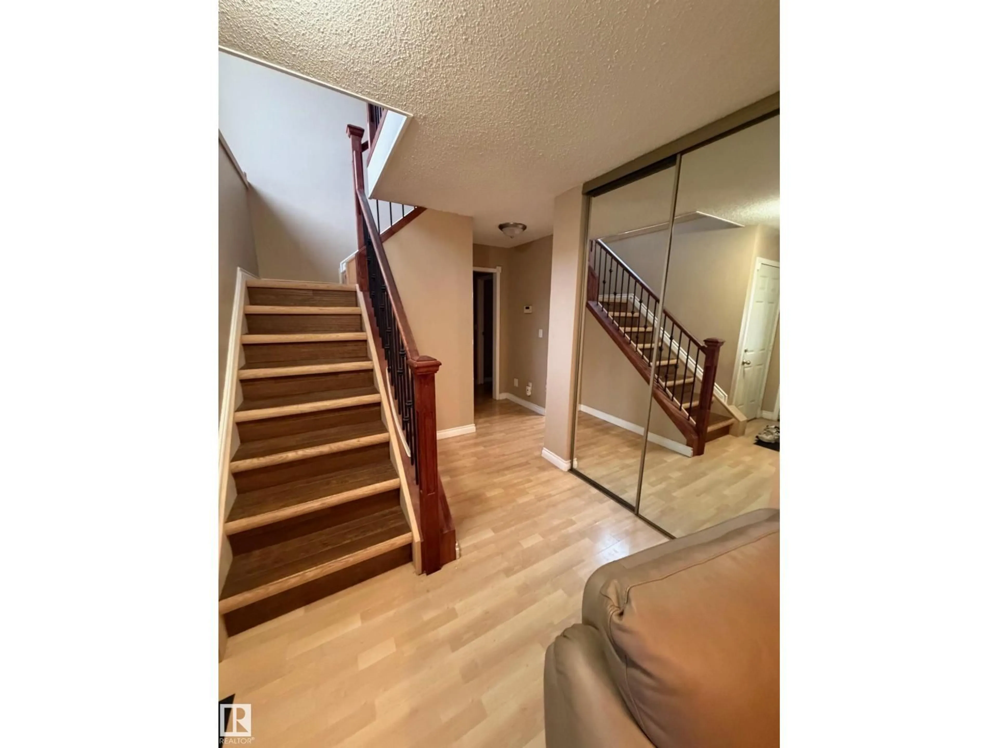 Stairs for 3841 62 ST, Edmonton Alberta T6L1A4