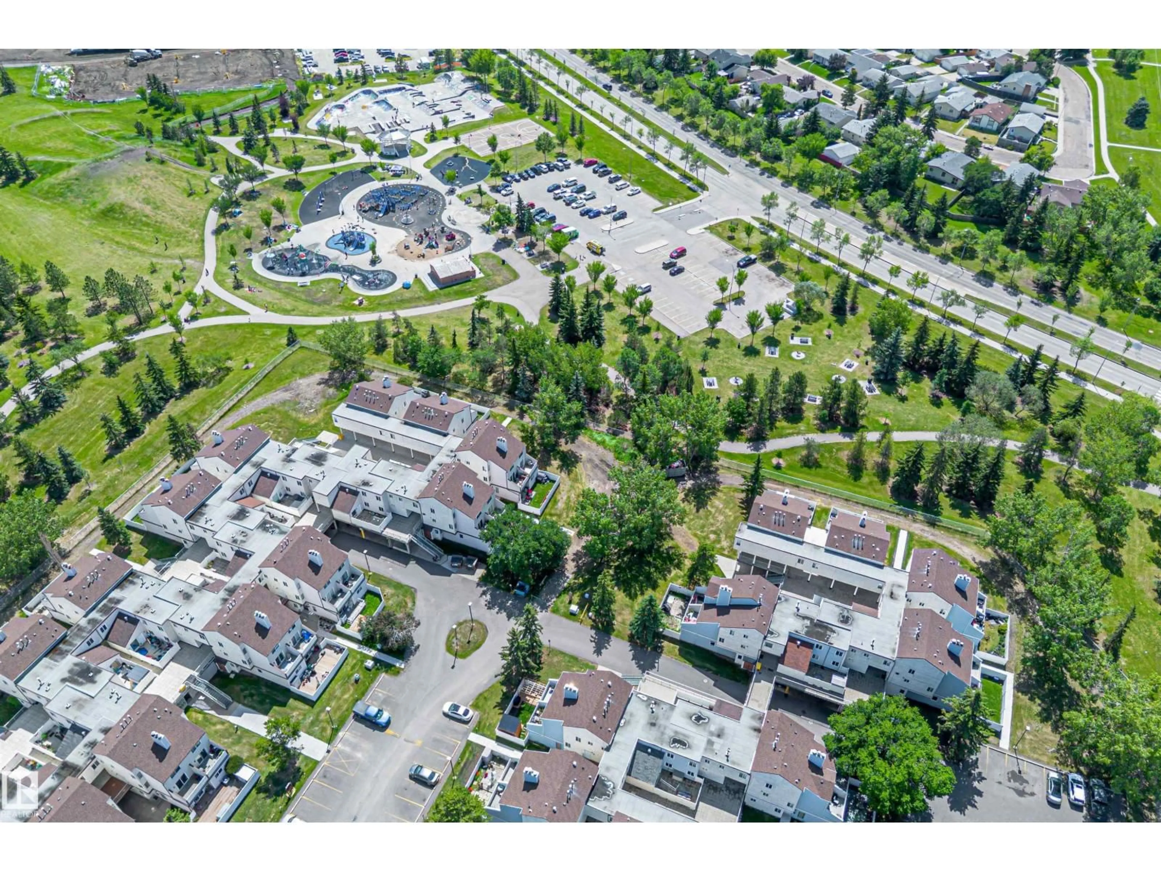 A pic from outside/outdoor area/front of a property/back of a property/a pic from drone, street for 189 LANCASTER TC, Edmonton Alberta T5X5T2
