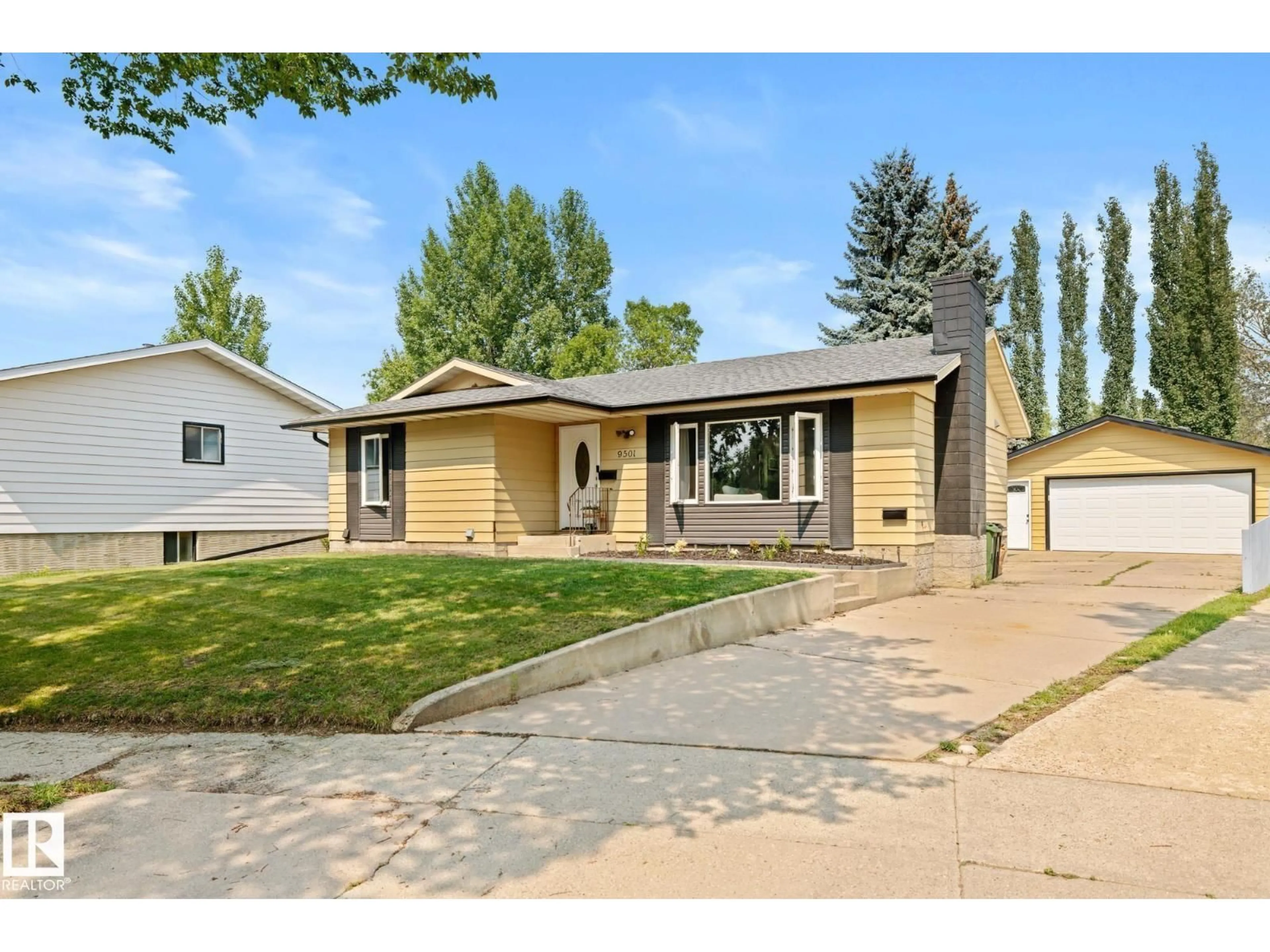 Home with vinyl exterior material, street for 9501 88 ST, Fort Saskatchewan Alberta T8L1H6