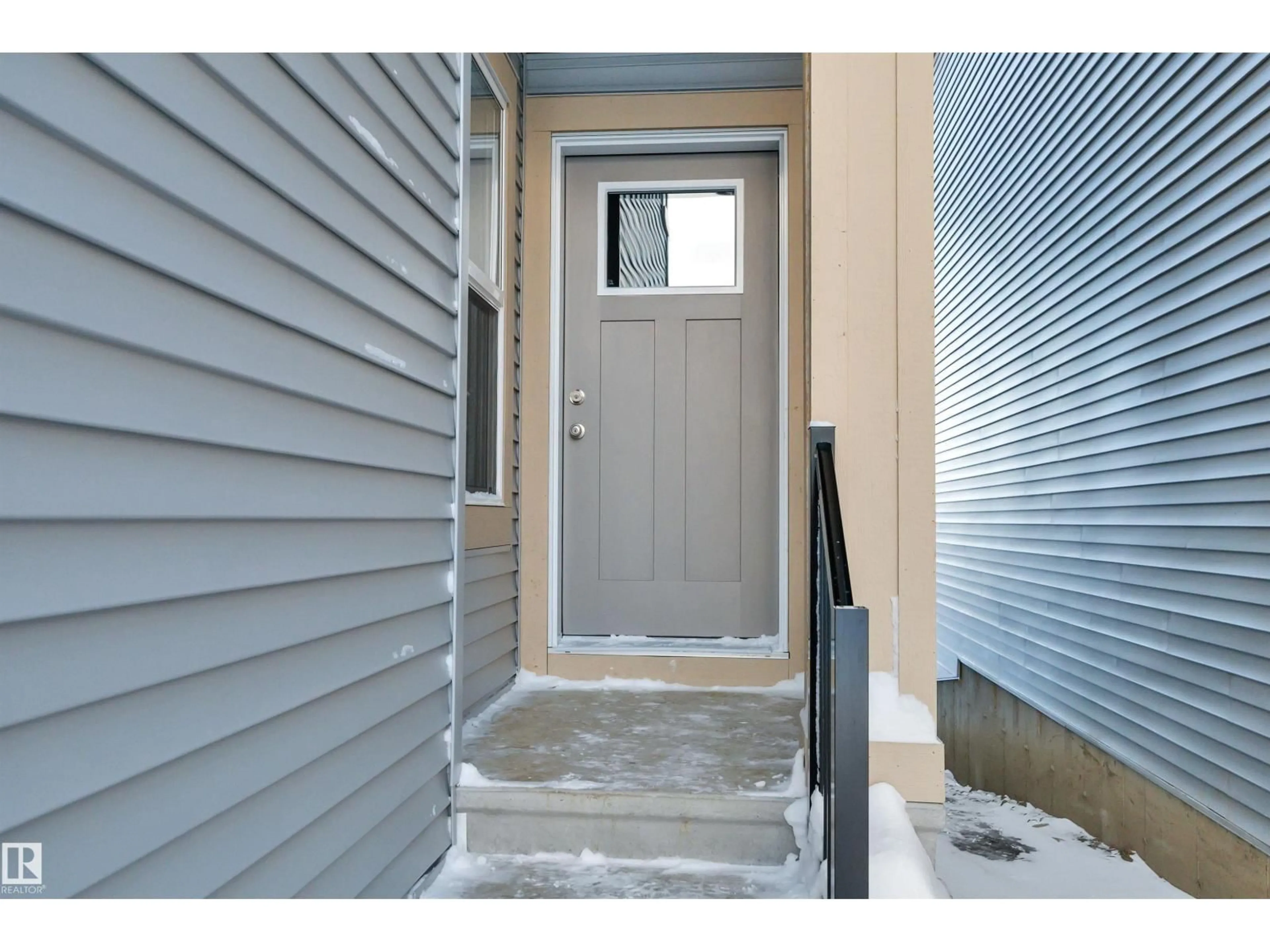 Indoor entryway for SW - 2256 4 AV, Edmonton Alberta T6X3L4
