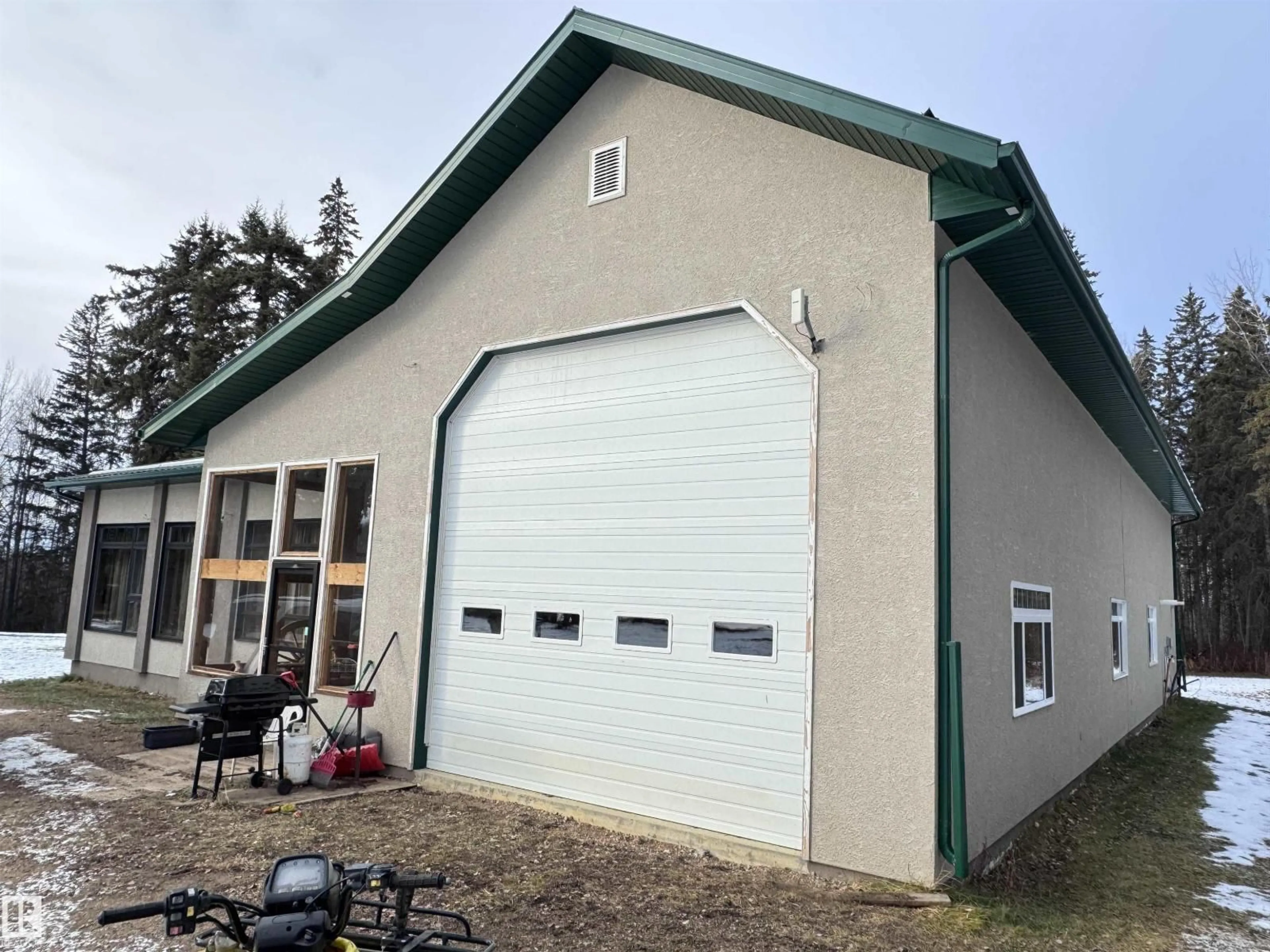 Indoor garage for 673001A RGE ROAD 215, Rural Athabasca County Alberta T9S2A2
