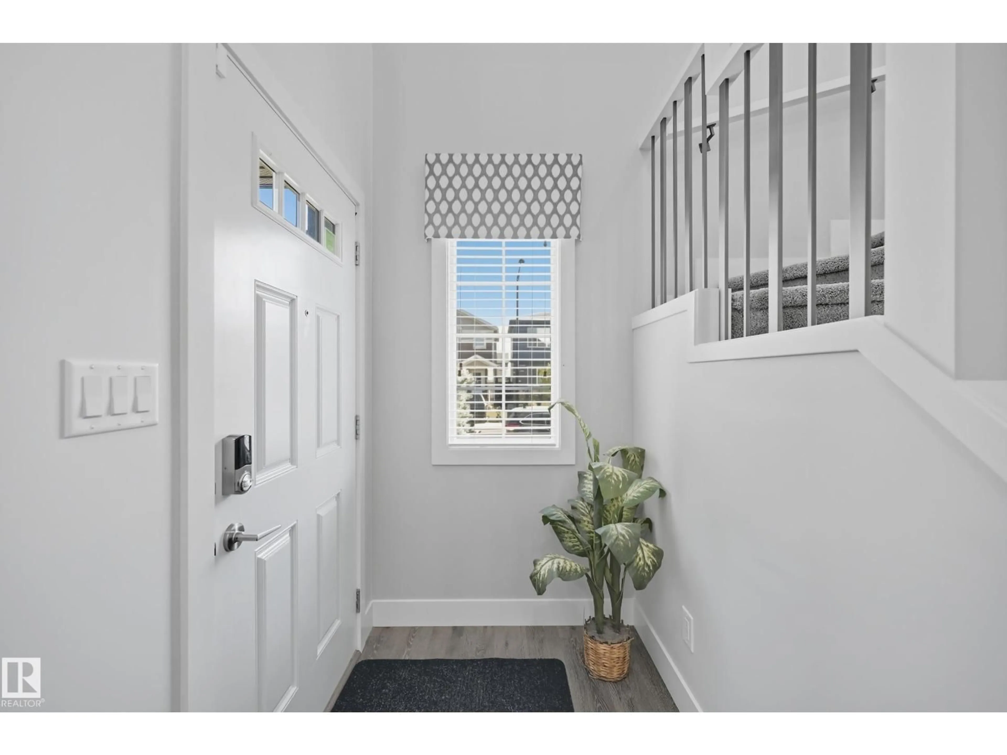 Indoor entryway for 22103 87 AV, Edmonton Alberta T5T7H7