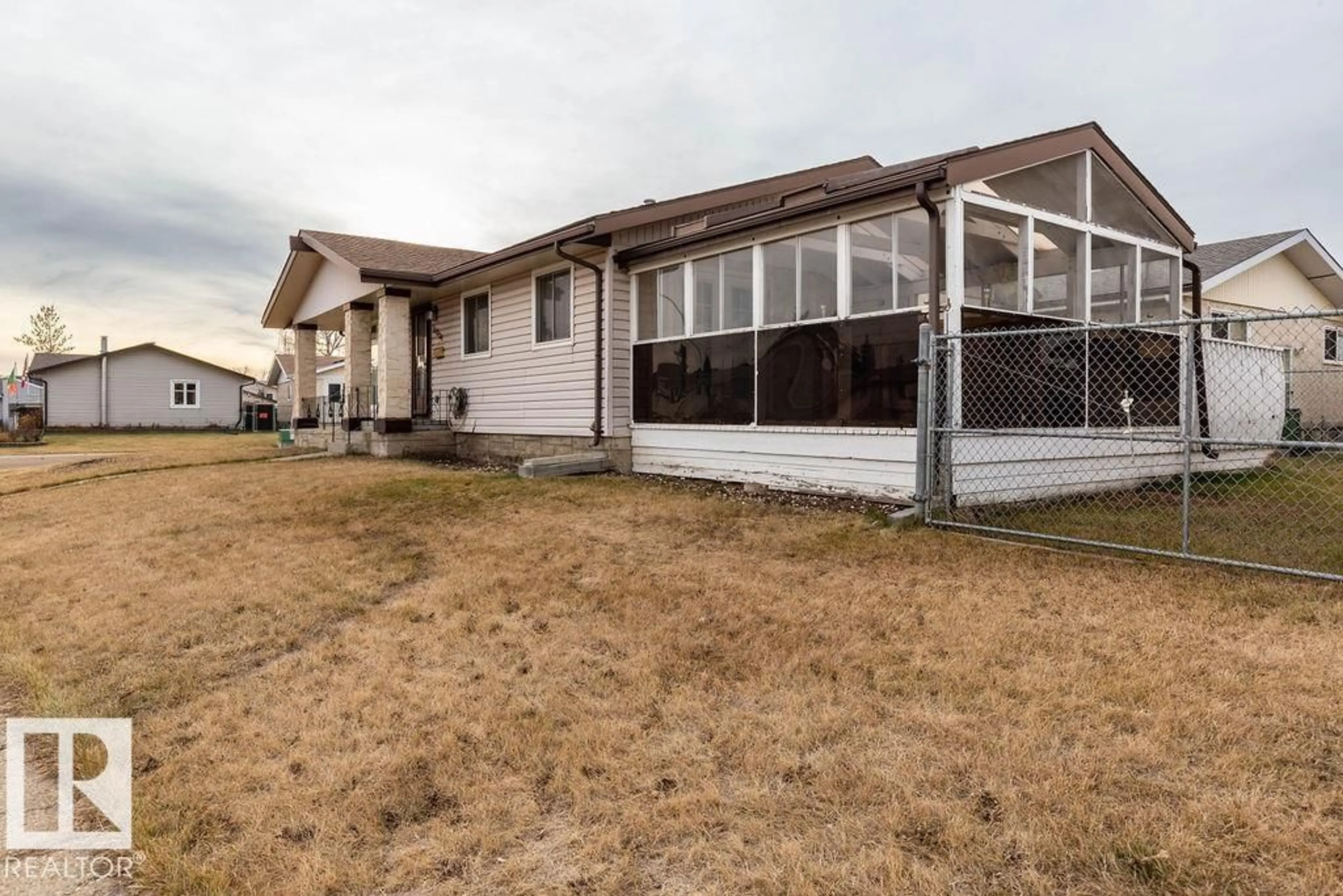 Home with vinyl exterior material, unknown for NW - 15224 117 ST, Edmonton Alberta T5X1R5