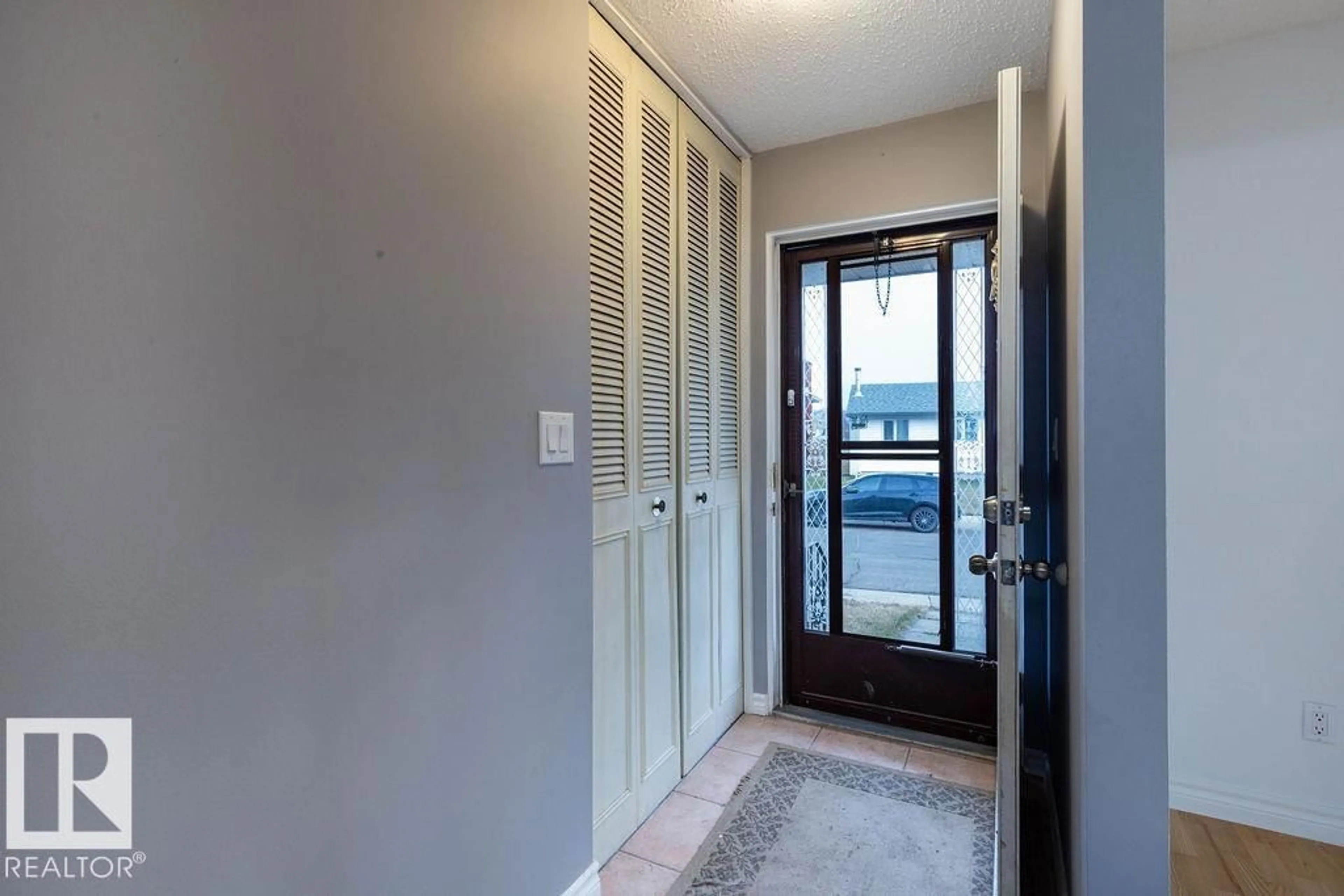 Indoor entryway for NW - 15224 117 ST, Edmonton Alberta T5X1R5