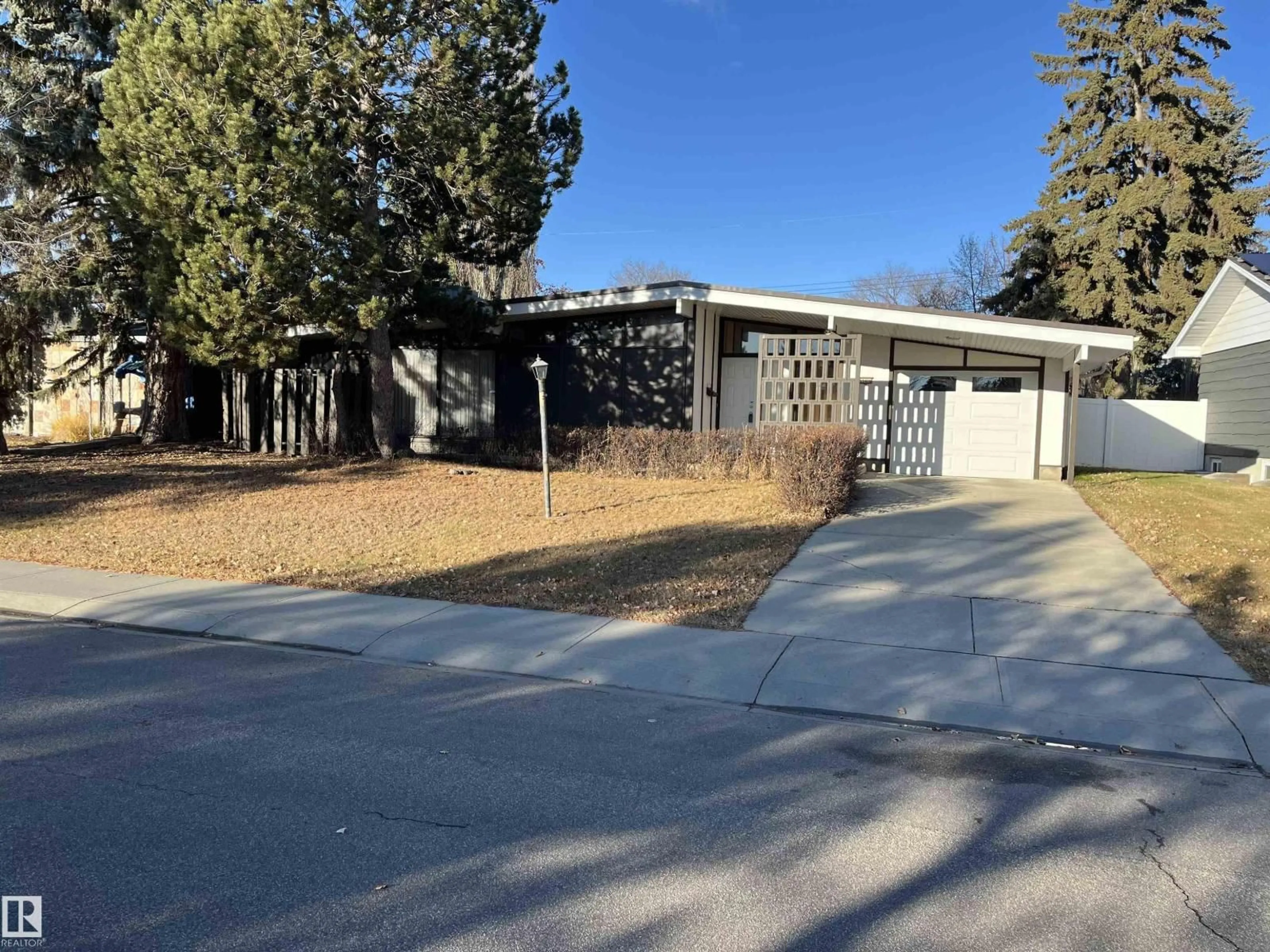 Unknown for 15416 75 AV, Edmonton Alberta T5R2Z1