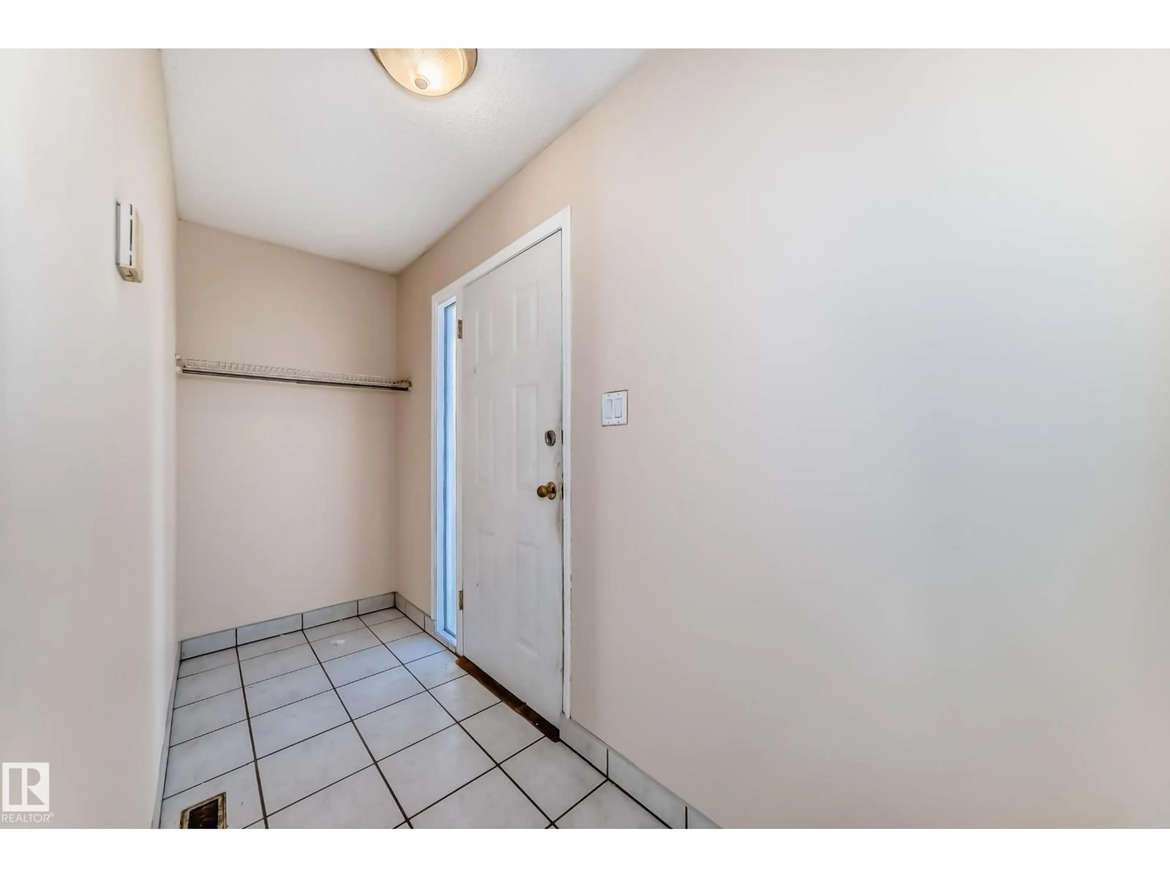Indoor entryway for NW - 12409 87 ST, Edmonton Alberta T5B3P4