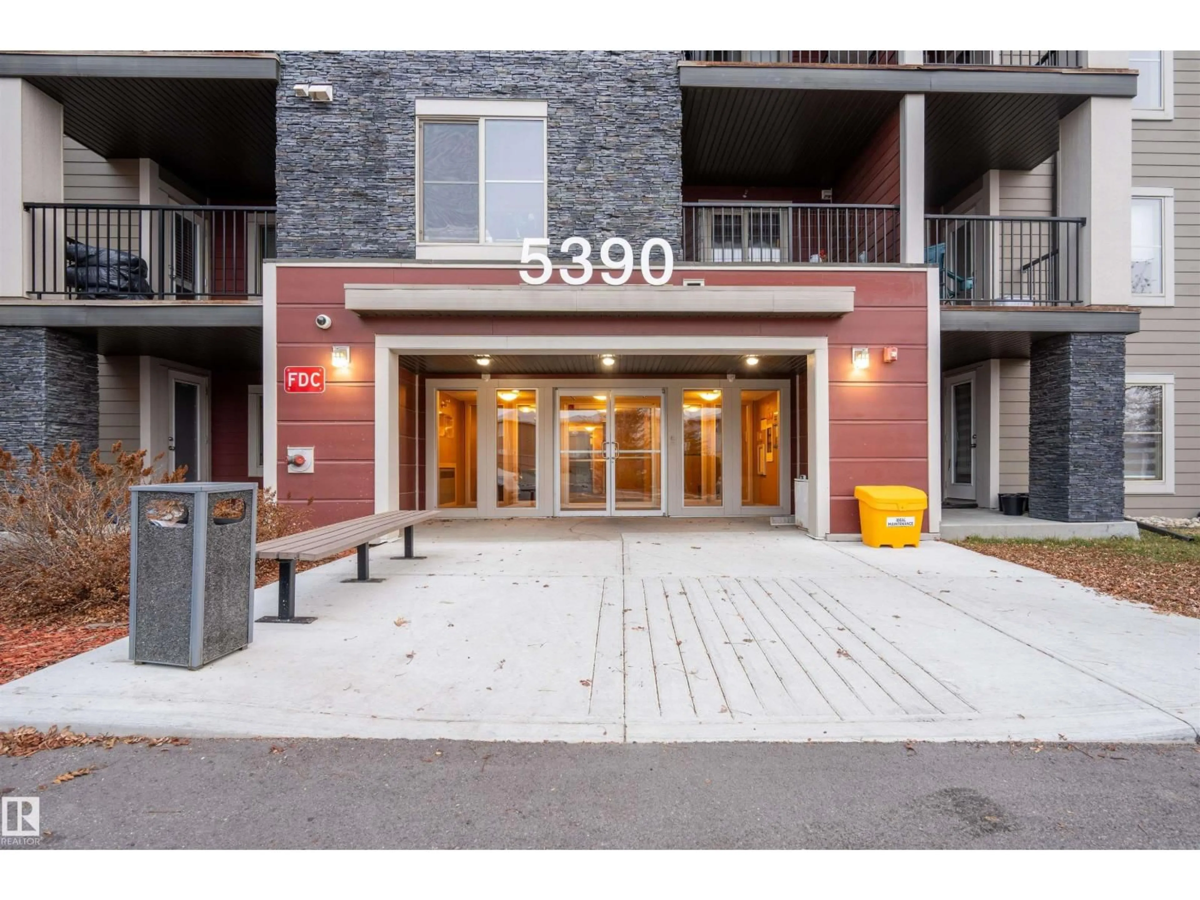 Indoor foyer for 5390 CHAPPELLE RD, Edmonton Alberta T6W3K7