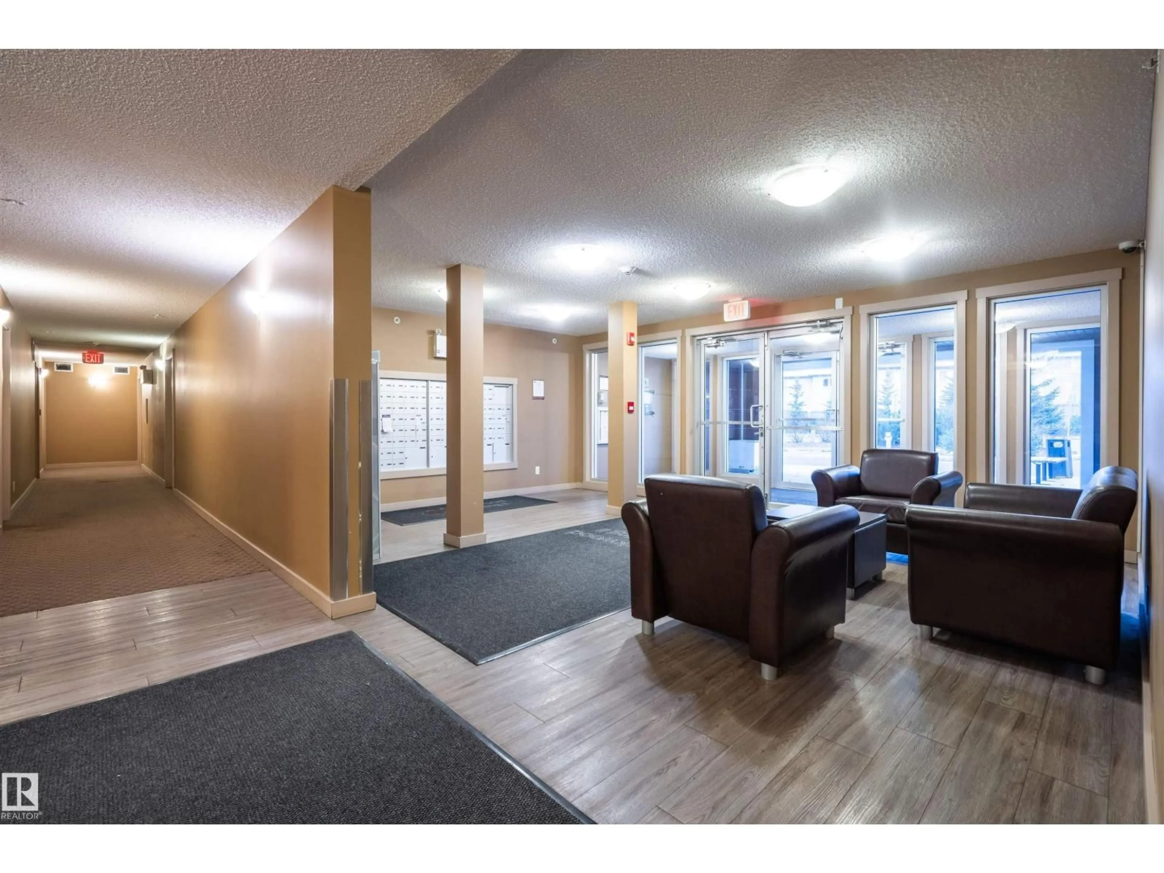 Indoor foyer for 5390 CHAPPELLE RD, Edmonton Alberta T6W3K7