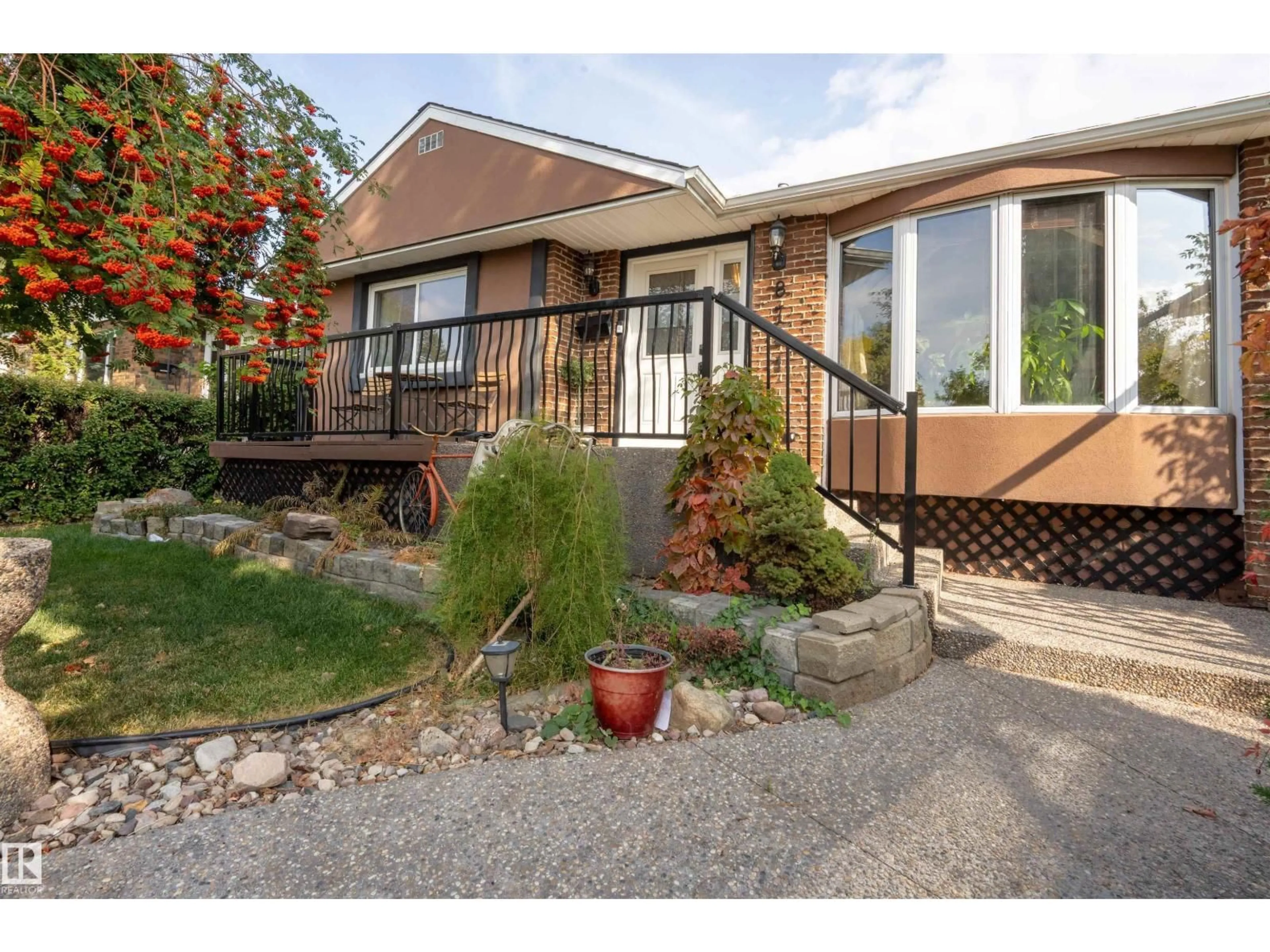 Unknown for 8721 152 ST, Edmonton Alberta T5R1L9