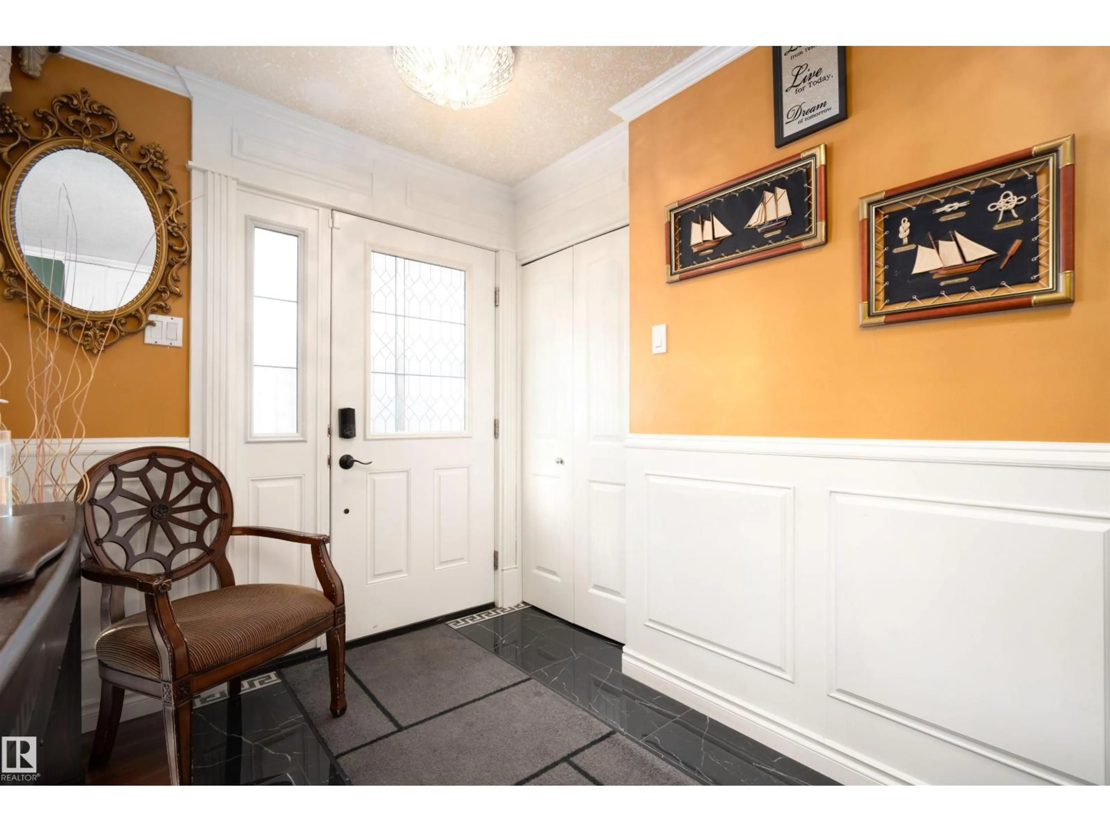 Indoor entryway for 8721 152 ST, Edmonton Alberta T5R1L9