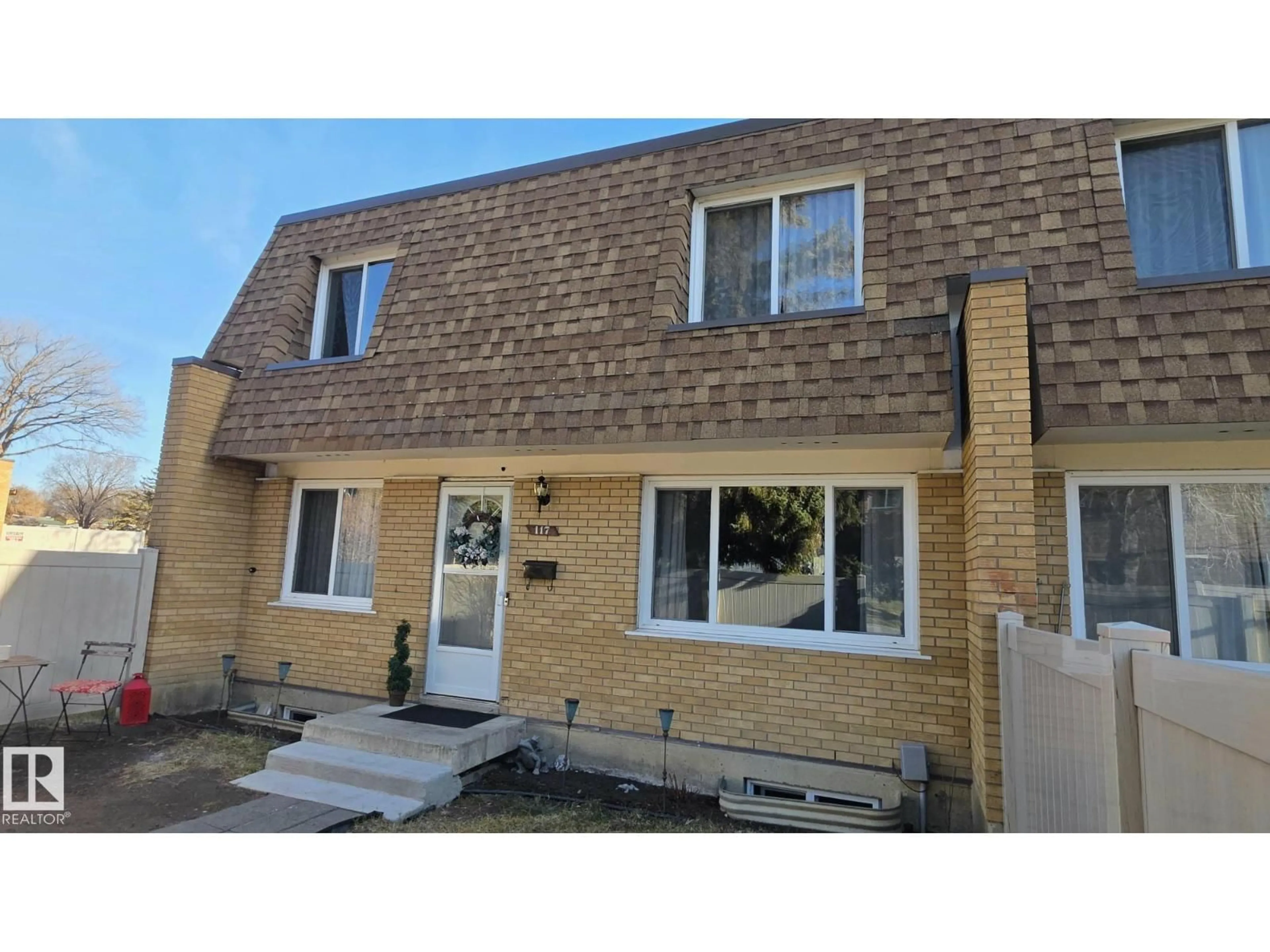 Home with vinyl exterior material, street for 117 LONDONDERRY SQ, Edmonton Alberta T5C3C4