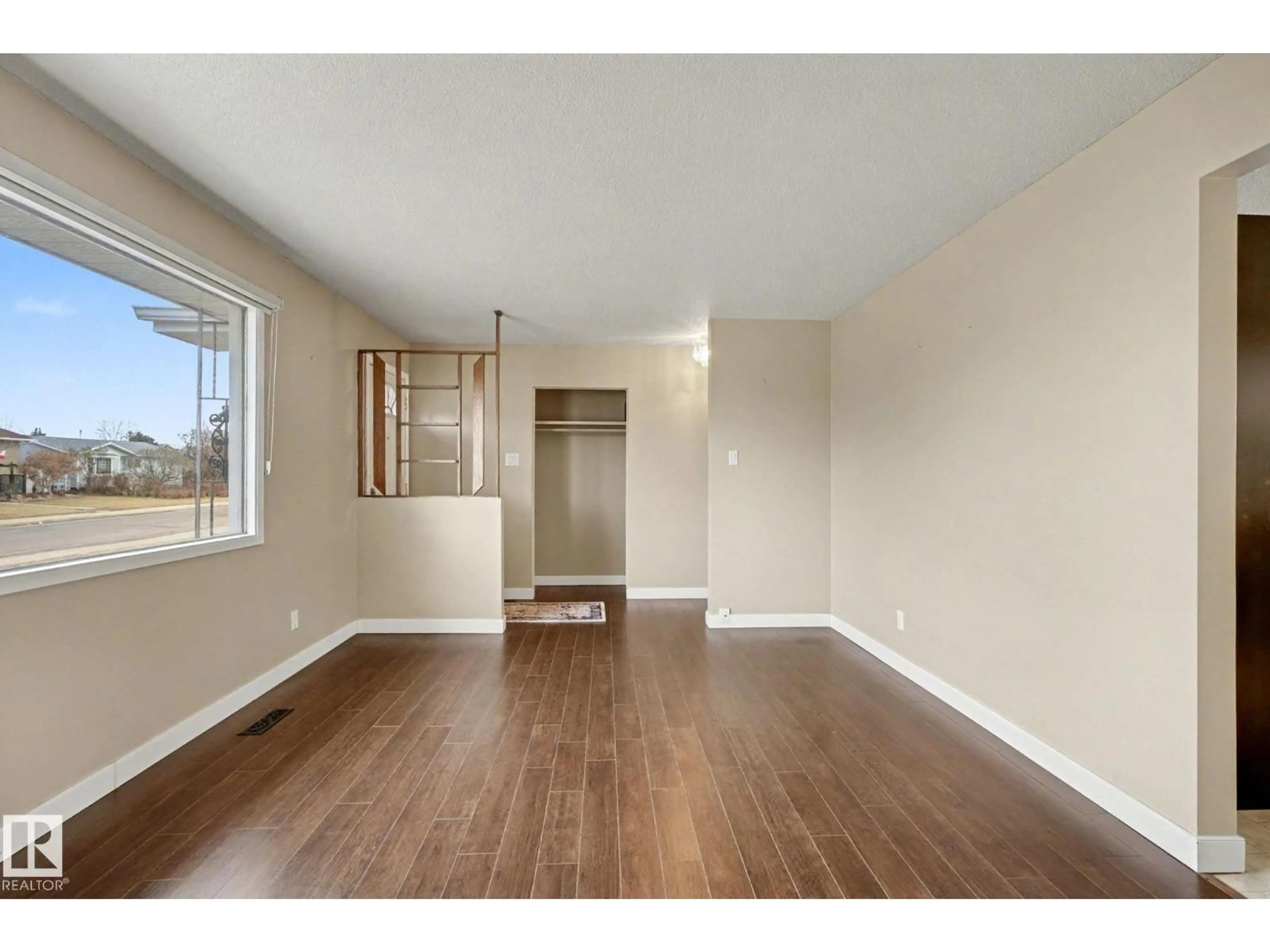 A pic of a room for 8407 149A AV, Edmonton Alberta T5E2M9