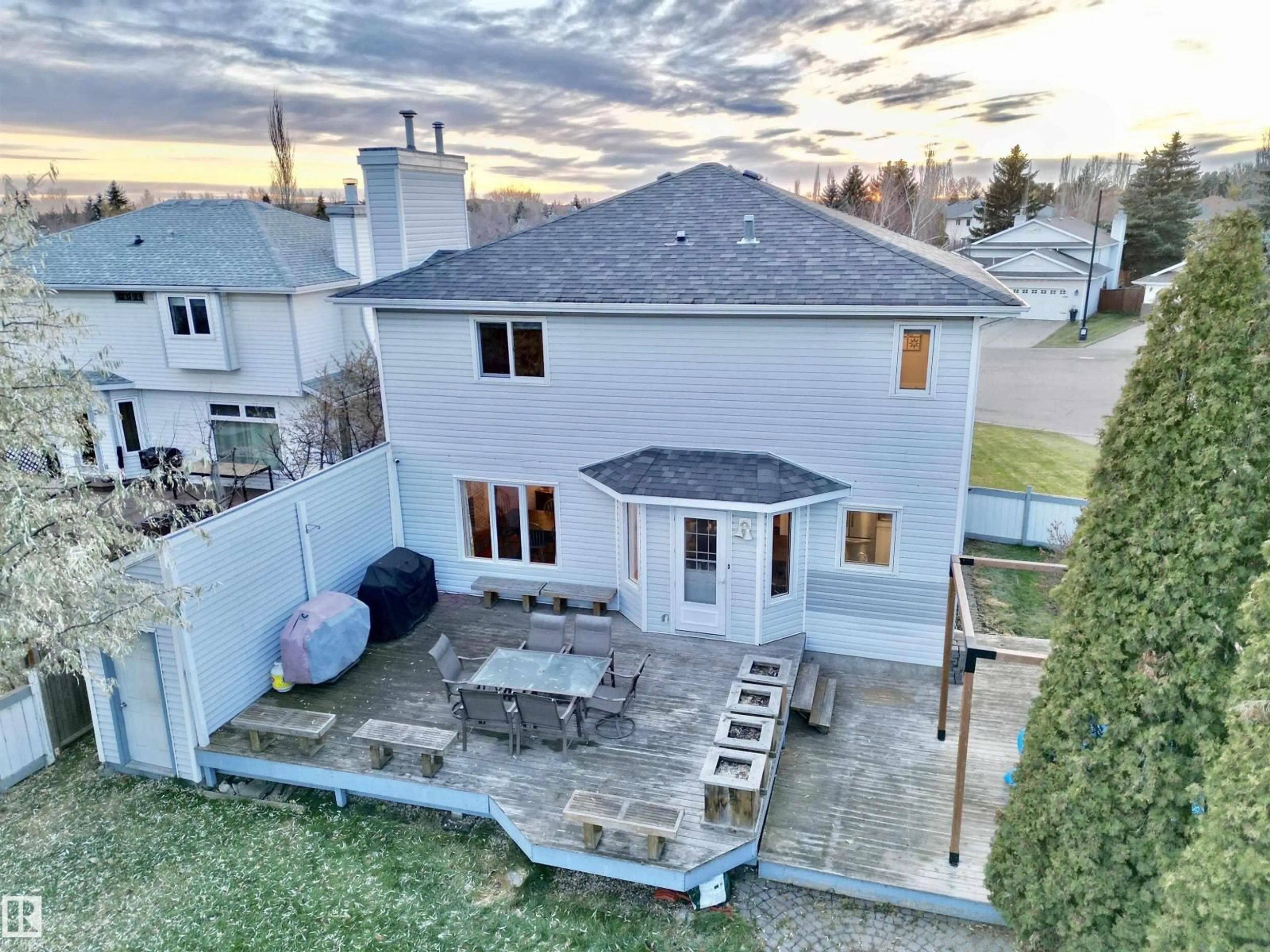 A pic from outside/outdoor area/front of a property/back of a property/a pic from drone, unknown for 1224 POTTER GREENS DR, Edmonton Alberta T5T5Y2