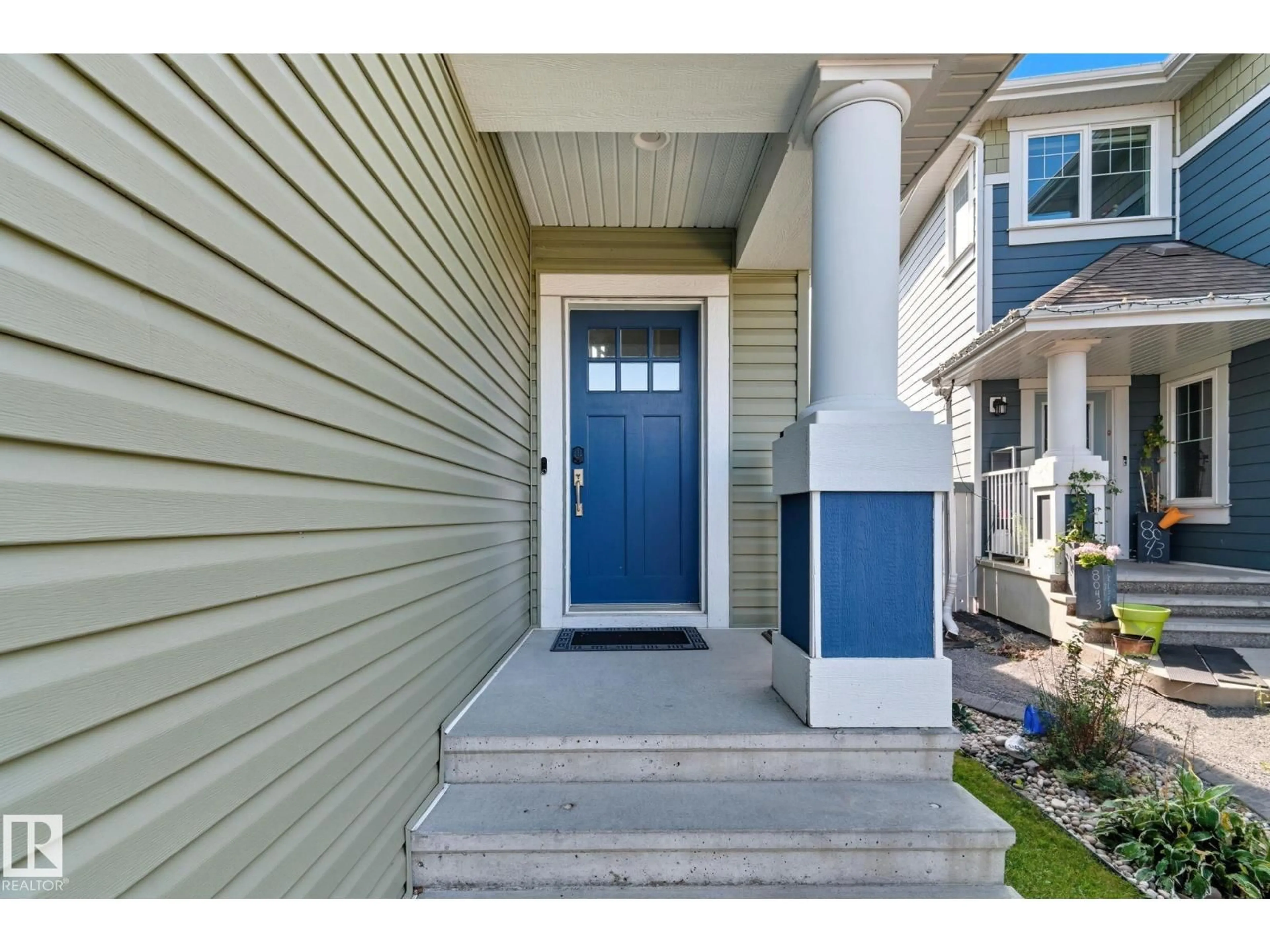 Indoor entryway for 8039 18 AV, Edmonton Alberta T6X0Z8