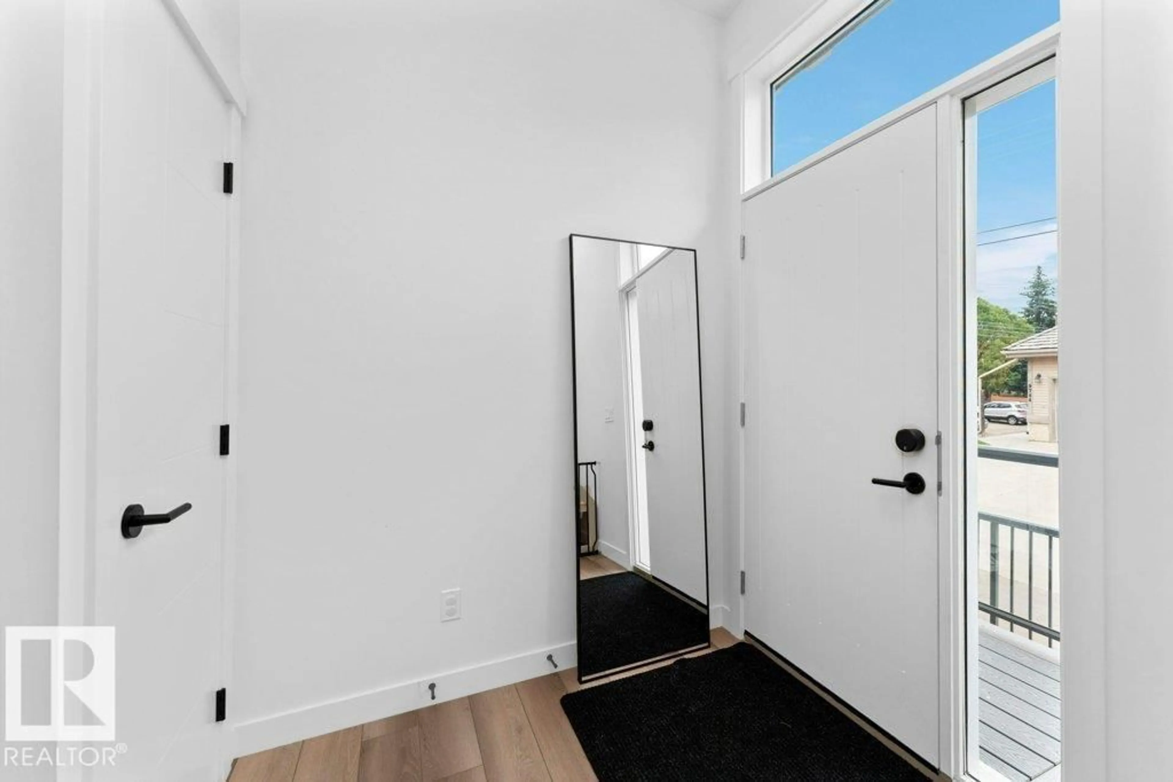 Indoor entryway for #8 - 9745 92 ST, Edmonton Alberta T6C3S3