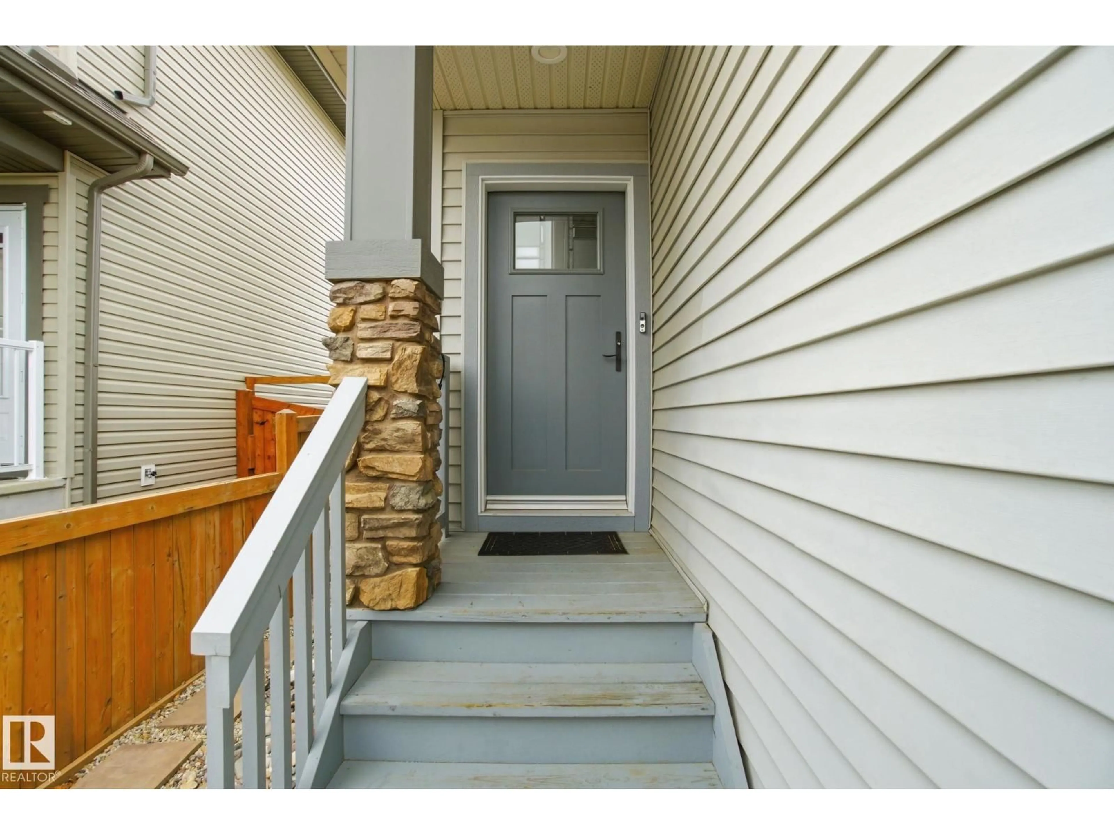 Indoor entryway for 108 SOUTH CREEK WD, Stony Plain Alberta T7Z0J9