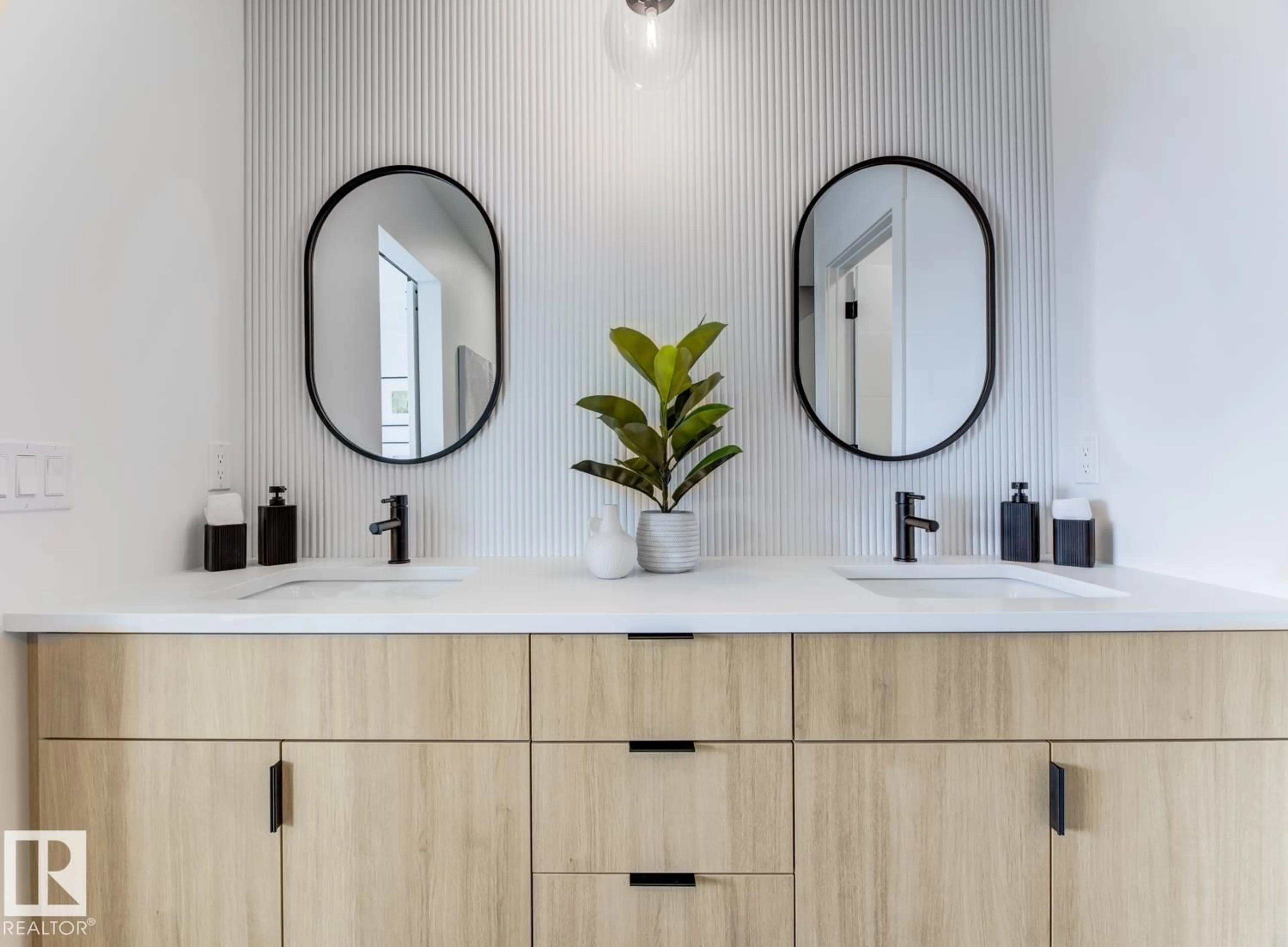 Contemporary bathroom, ceramic/tile floor for SW SW - 5407 HAWTHORN RU, Edmonton Alberta T6X3K5