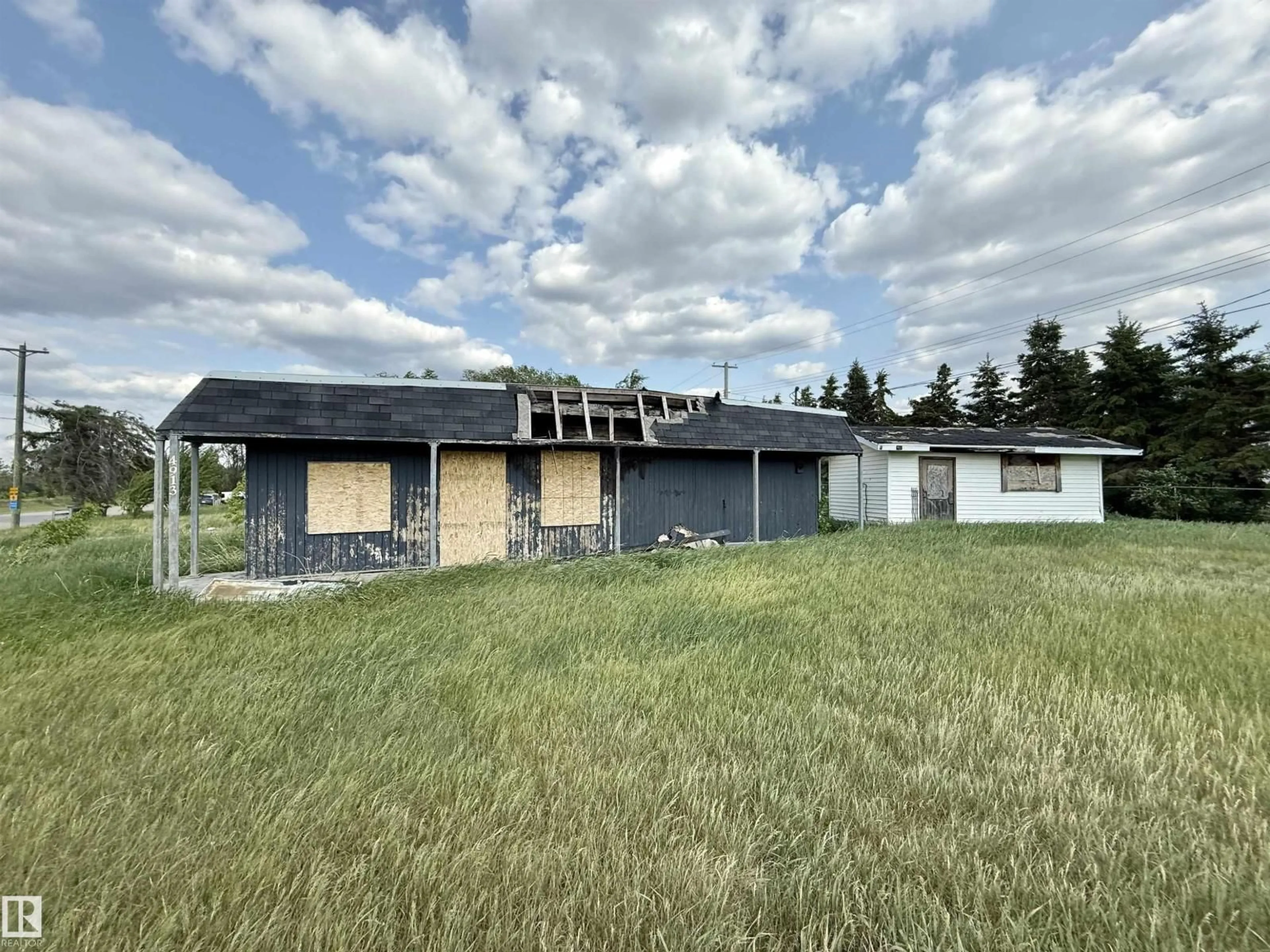 A pic from outside/outdoor area/front of a property/back of a property/a pic from drone, building for 4913 & 4909 49 AV, Glendon Alberta T0A1P0
