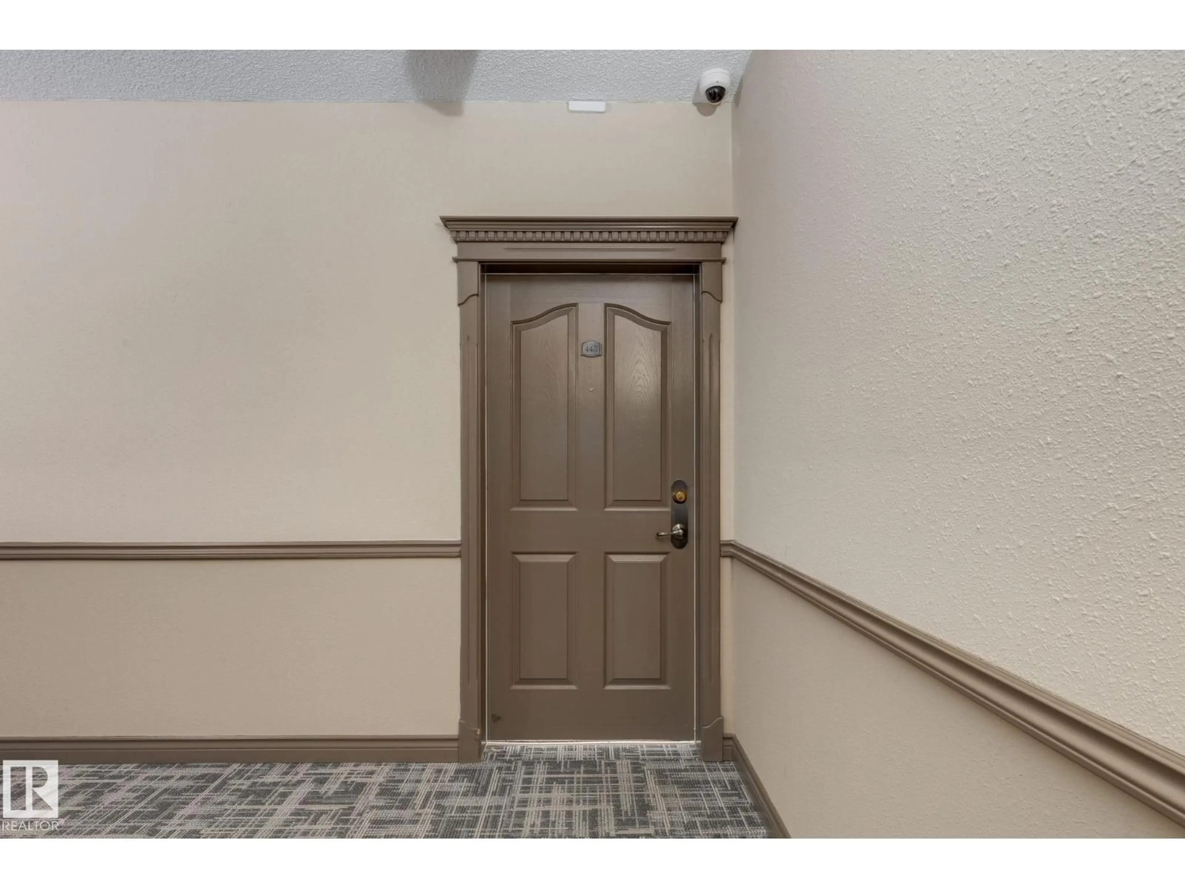 Indoor foyer for 443 SUDER GREENS DR, Edmonton Alberta T5T6X6