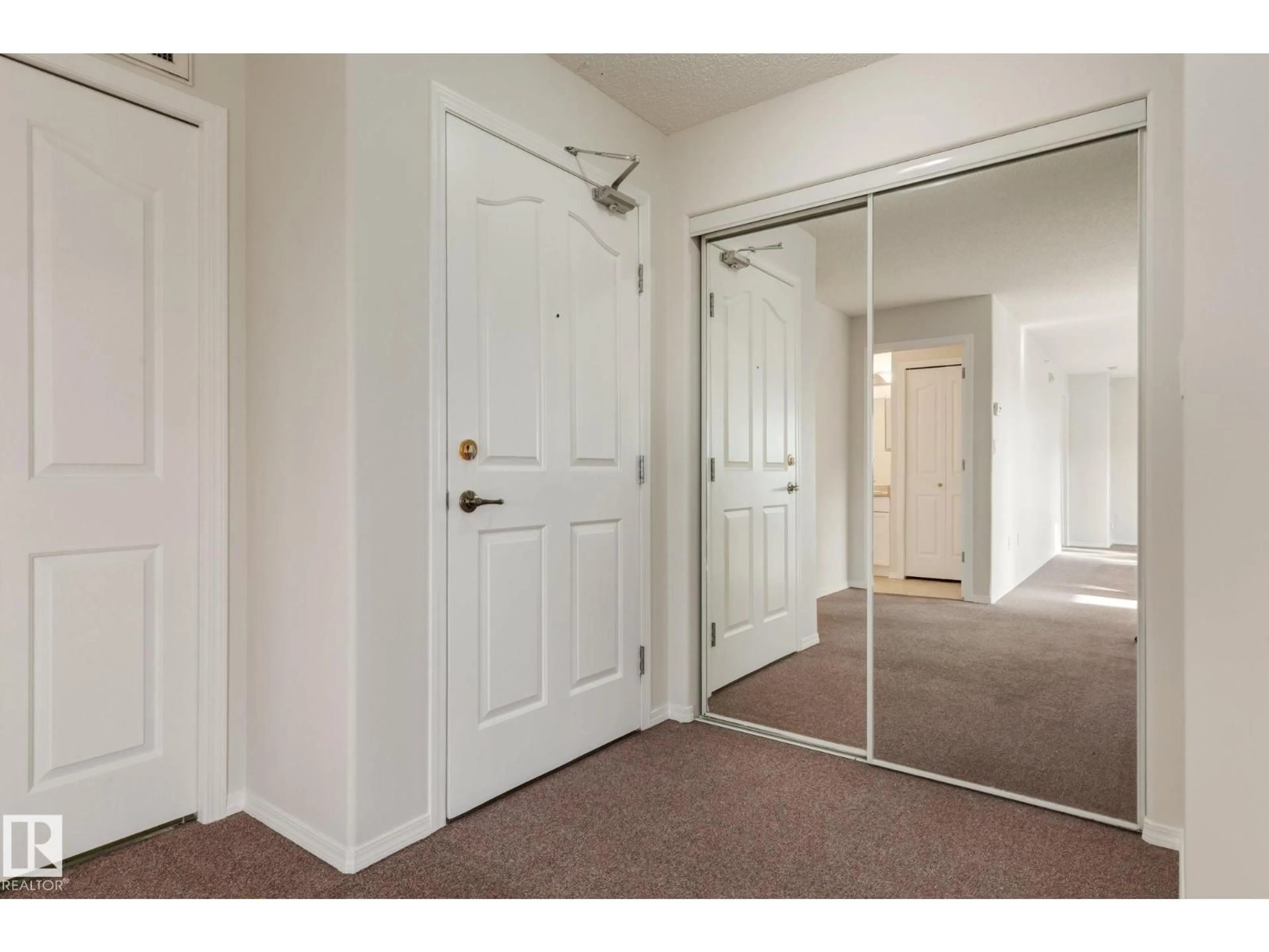 Indoor entryway for 443 SUDER GREENS DR, Edmonton Alberta T5T6X6