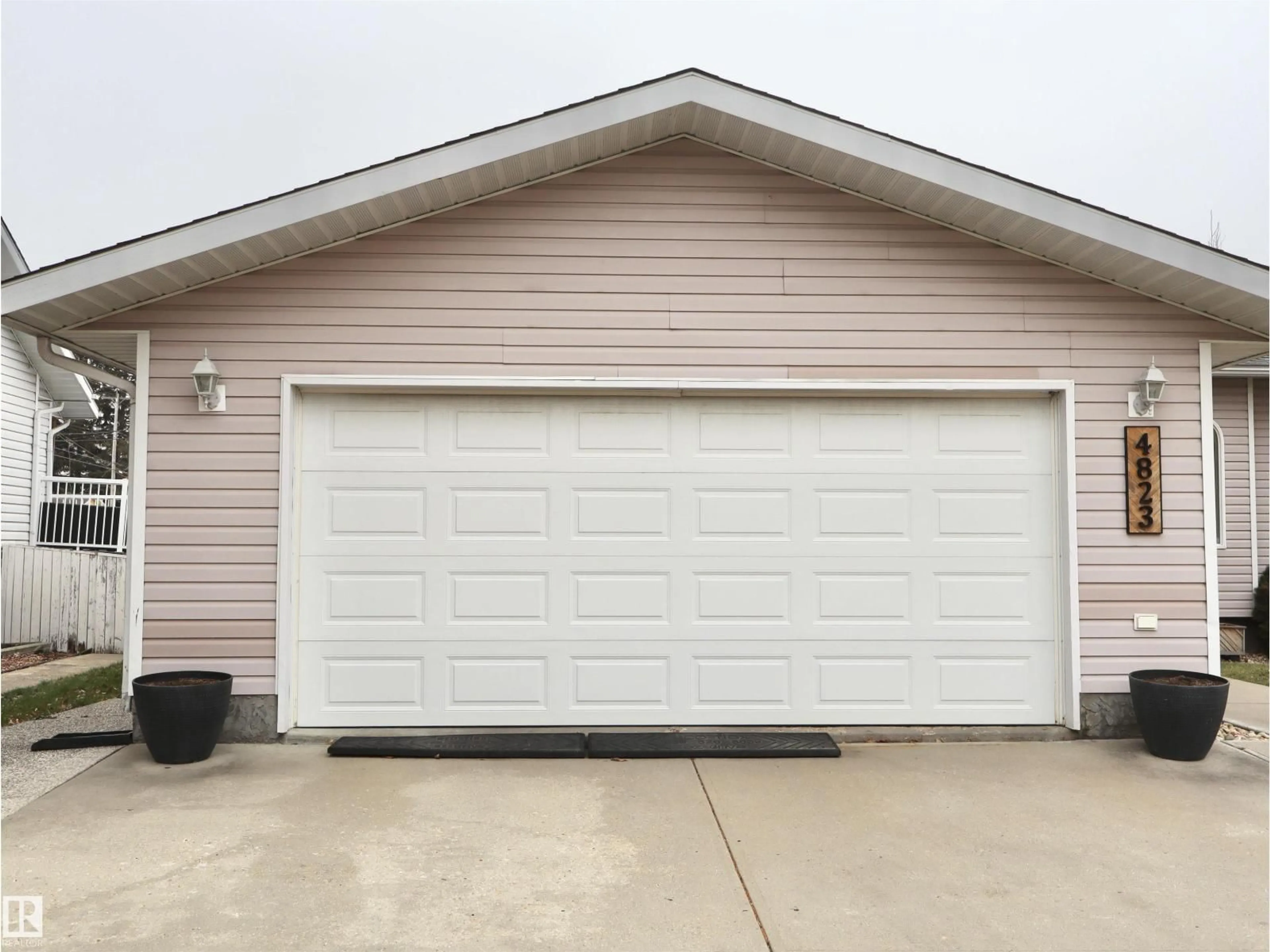 Indoor garage for 4823 49A STREET, Barrhead Alberta T7N1G6