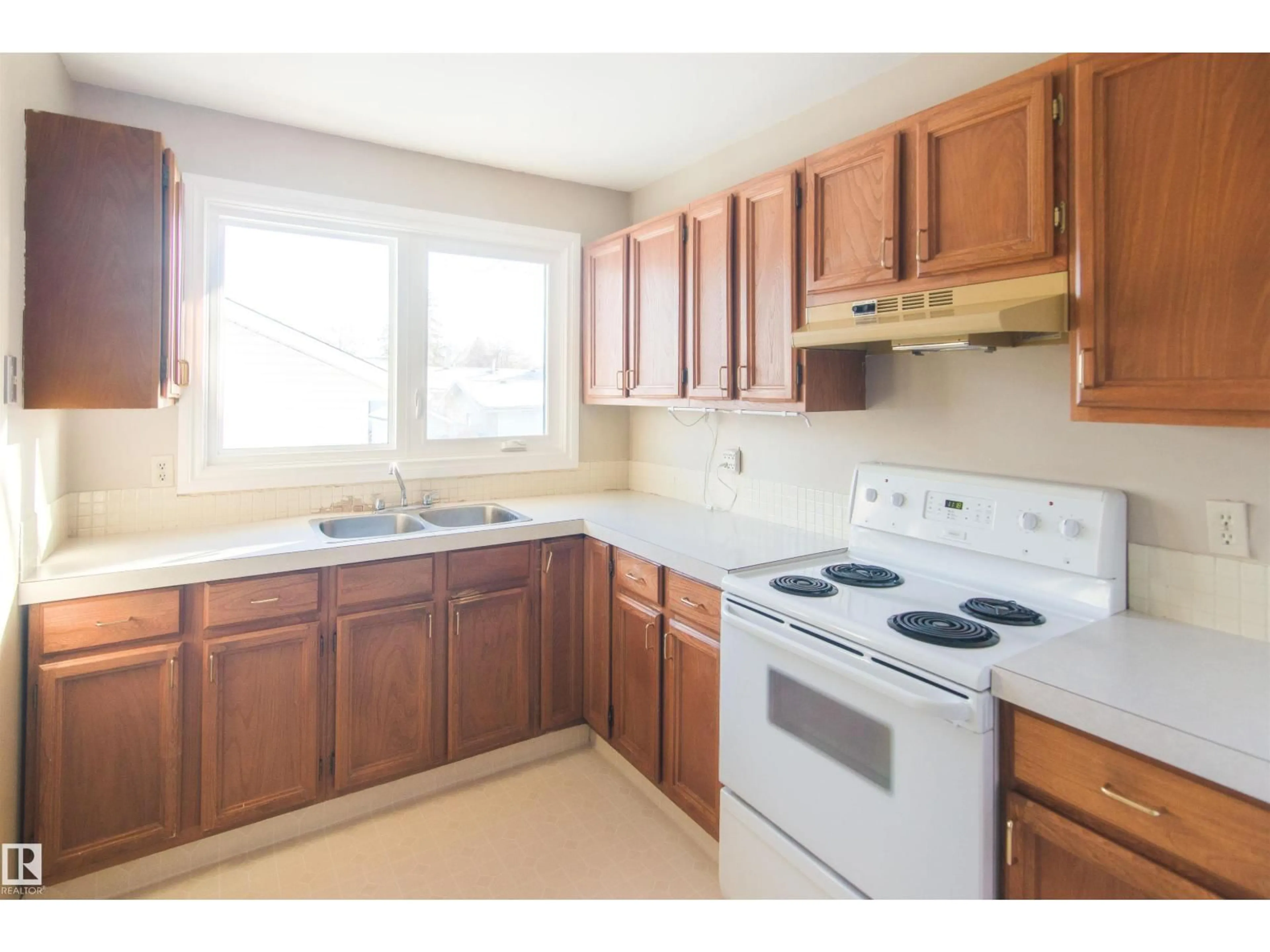Standard kitchen, unknown for 4517 42 ST, Bonnyville Town Alberta T9N1J1