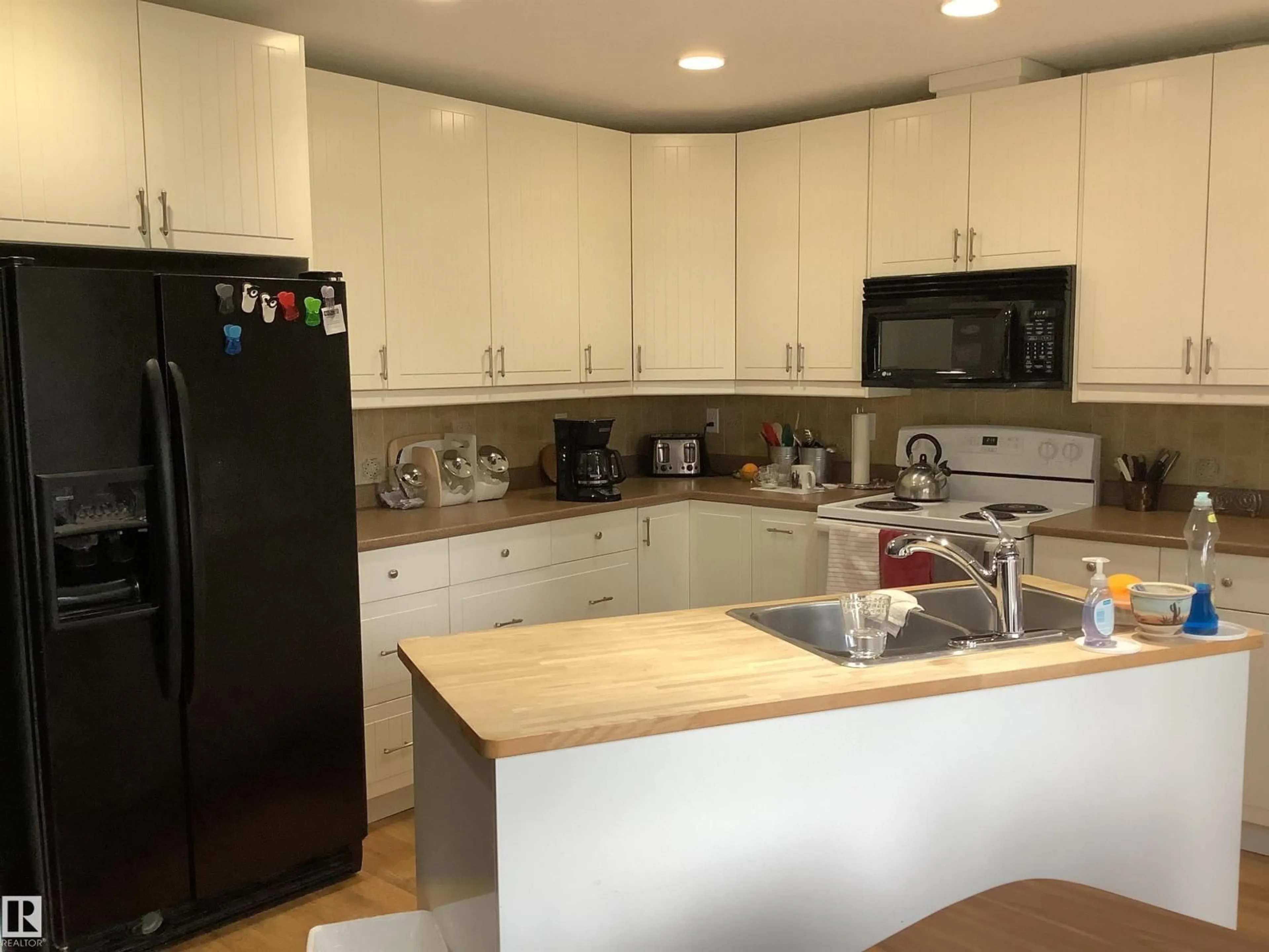 Standard kitchen, ceramic/tile floor for 29 WHEATSTONE CR, St. Albert Alberta T8N3T9