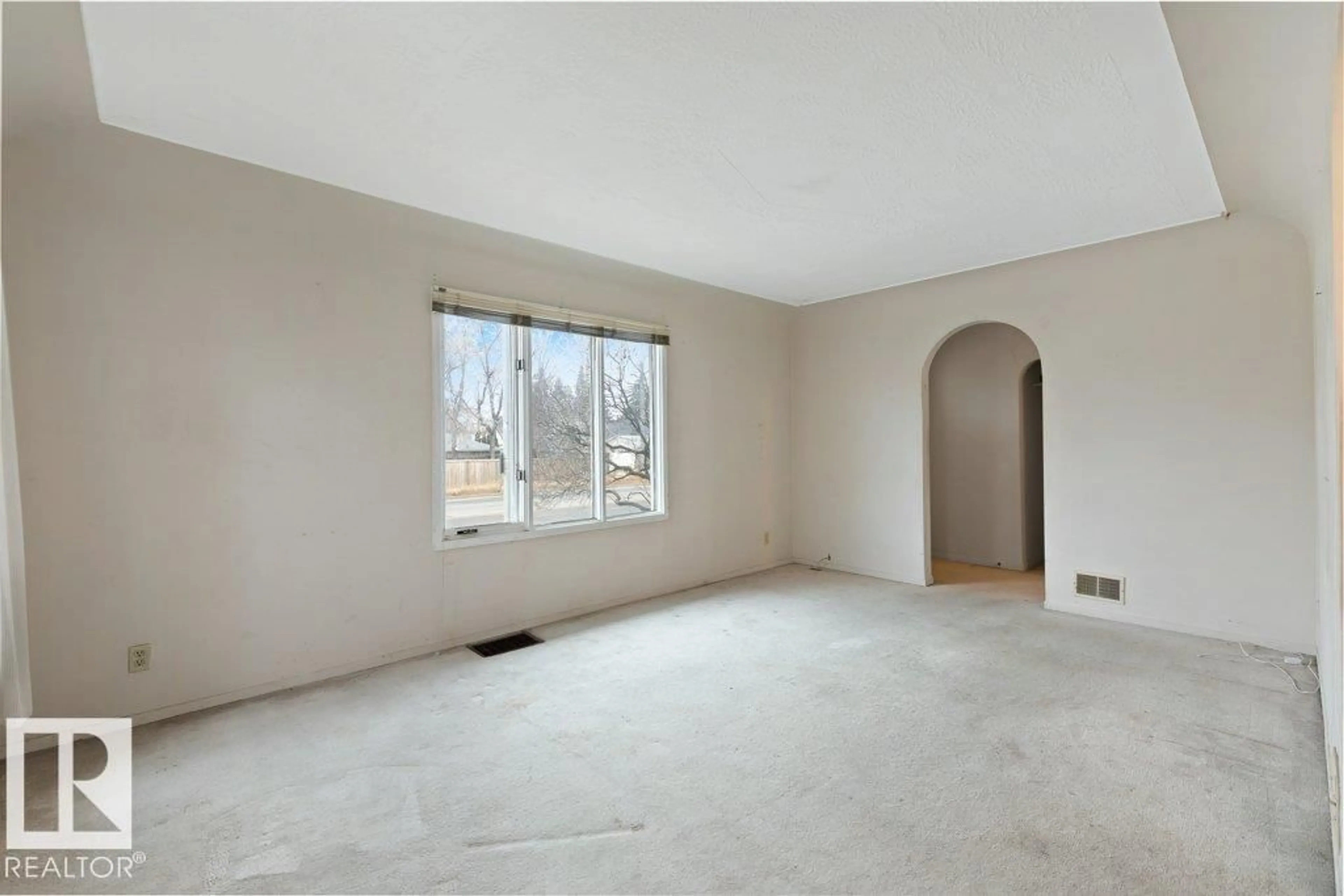 A pic of a room for 6507 109 ST, Edmonton Alberta T6H3B5
