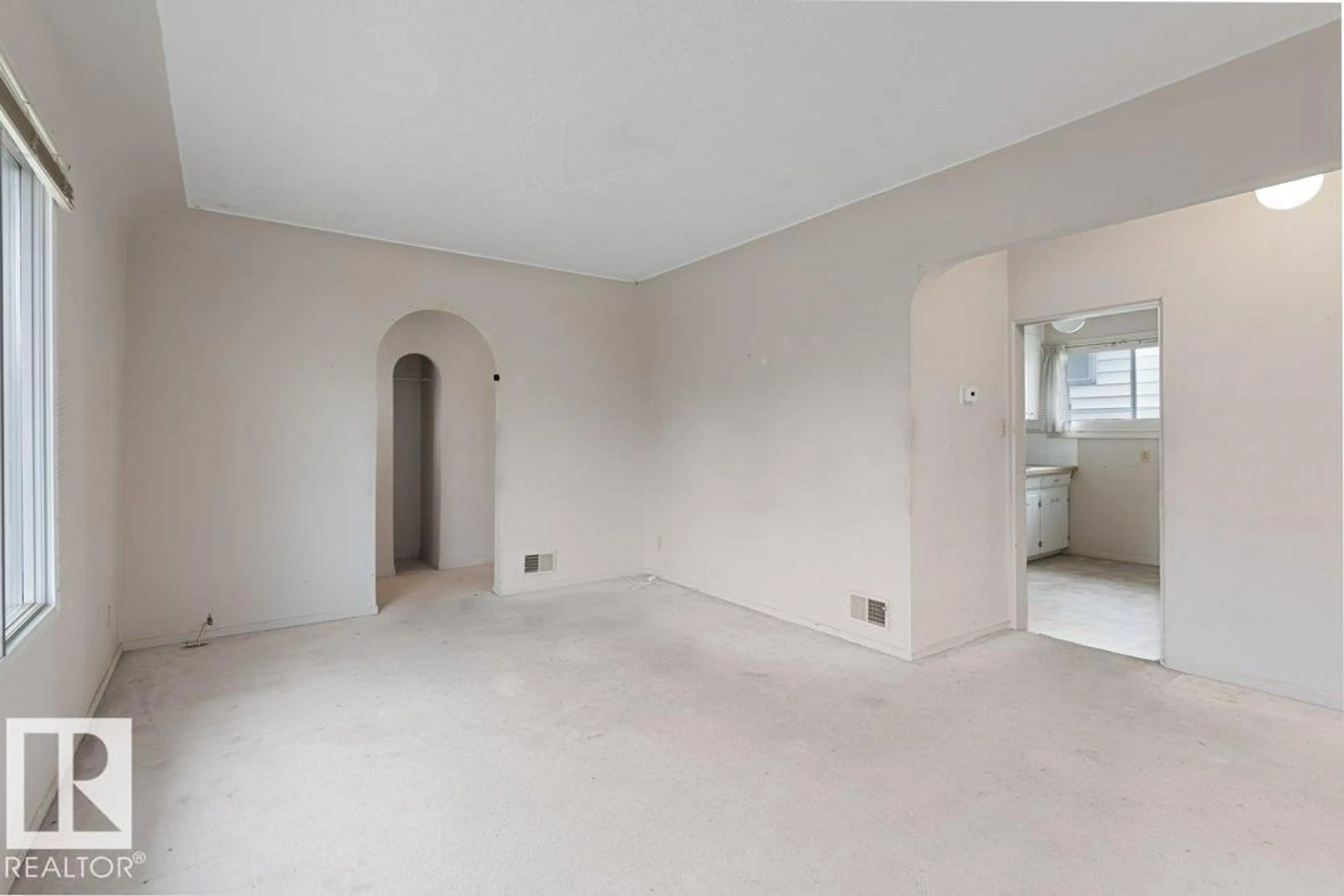 A pic of a room for 6507 109 ST, Edmonton Alberta T6H3B5