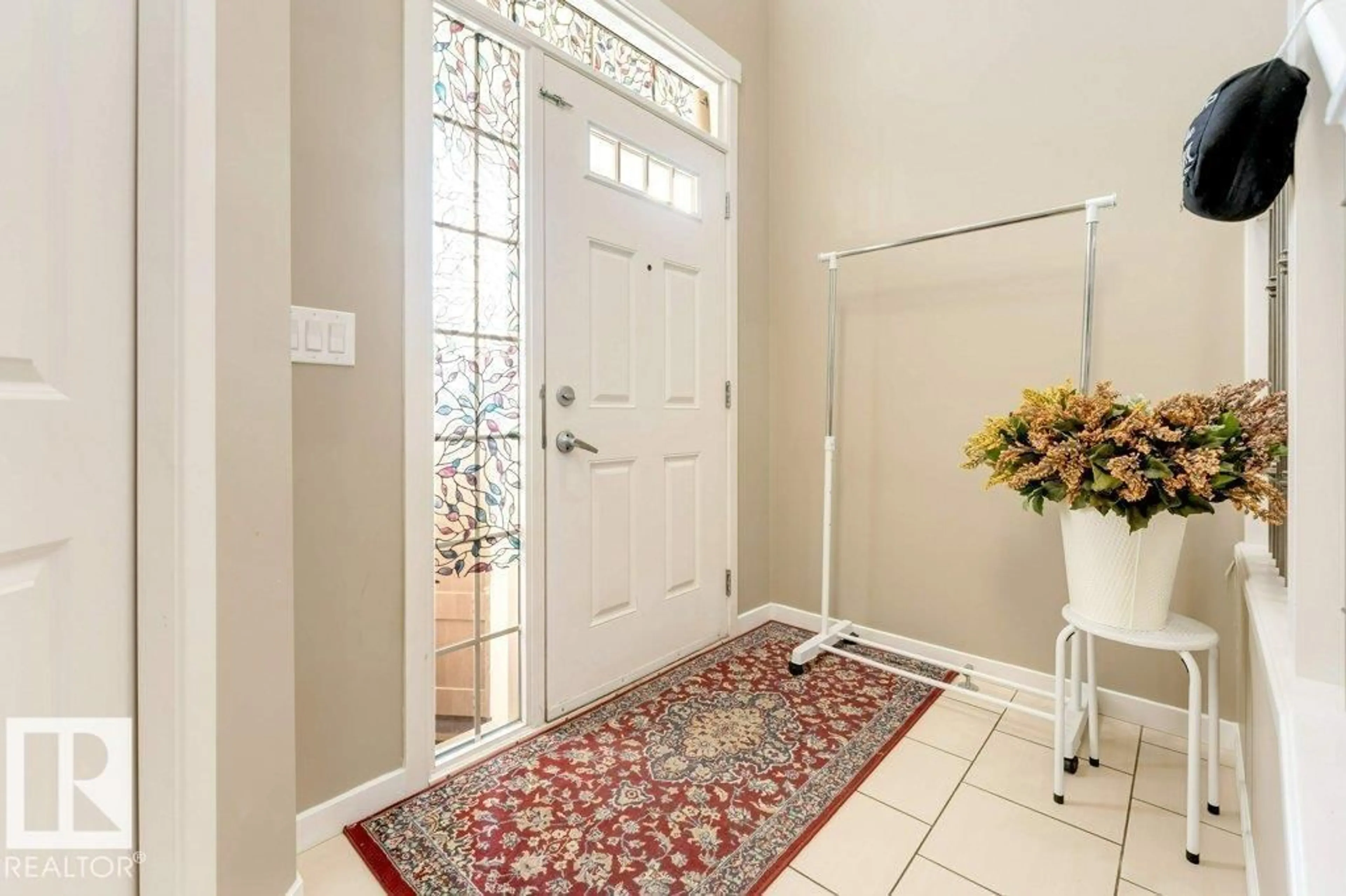 Indoor entryway for SW - 5424 20 AV, Edmonton Alberta T6X1V4