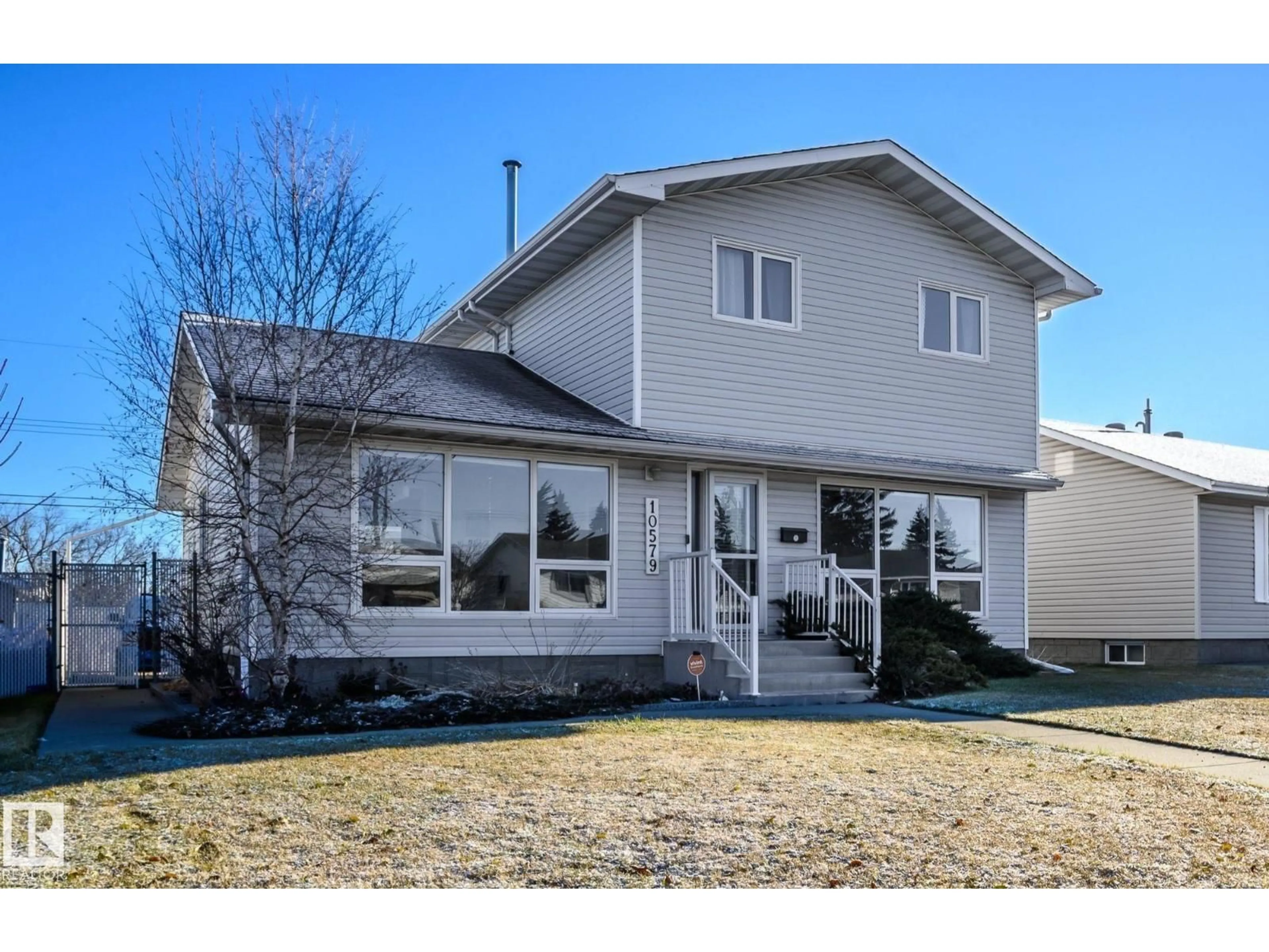 Home with vinyl exterior material, street for 10579 40 ST, Edmonton Alberta T6A1S9