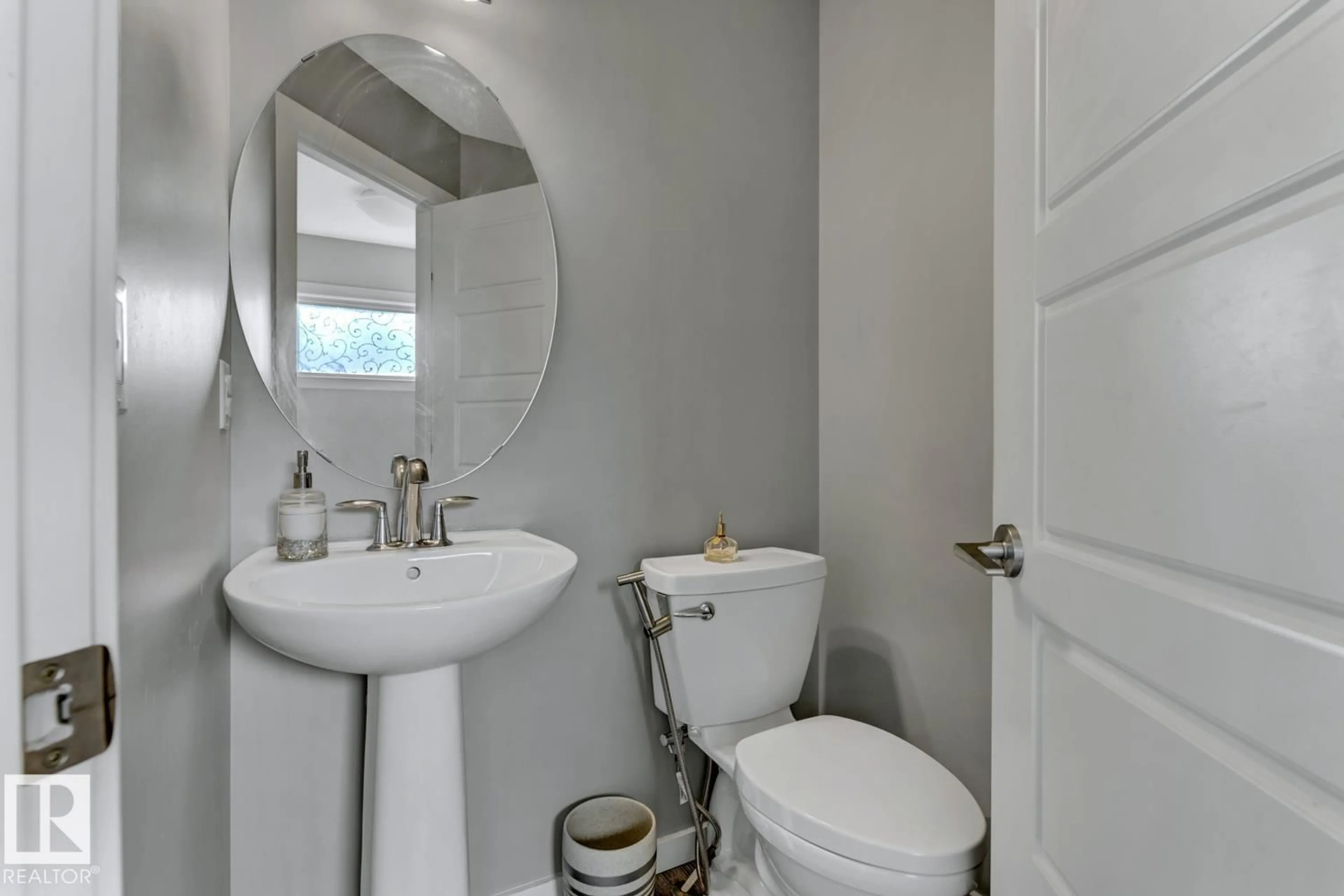 Standard bathroom, unknown for 618 40 ST, Edmonton Alberta T6X1A4