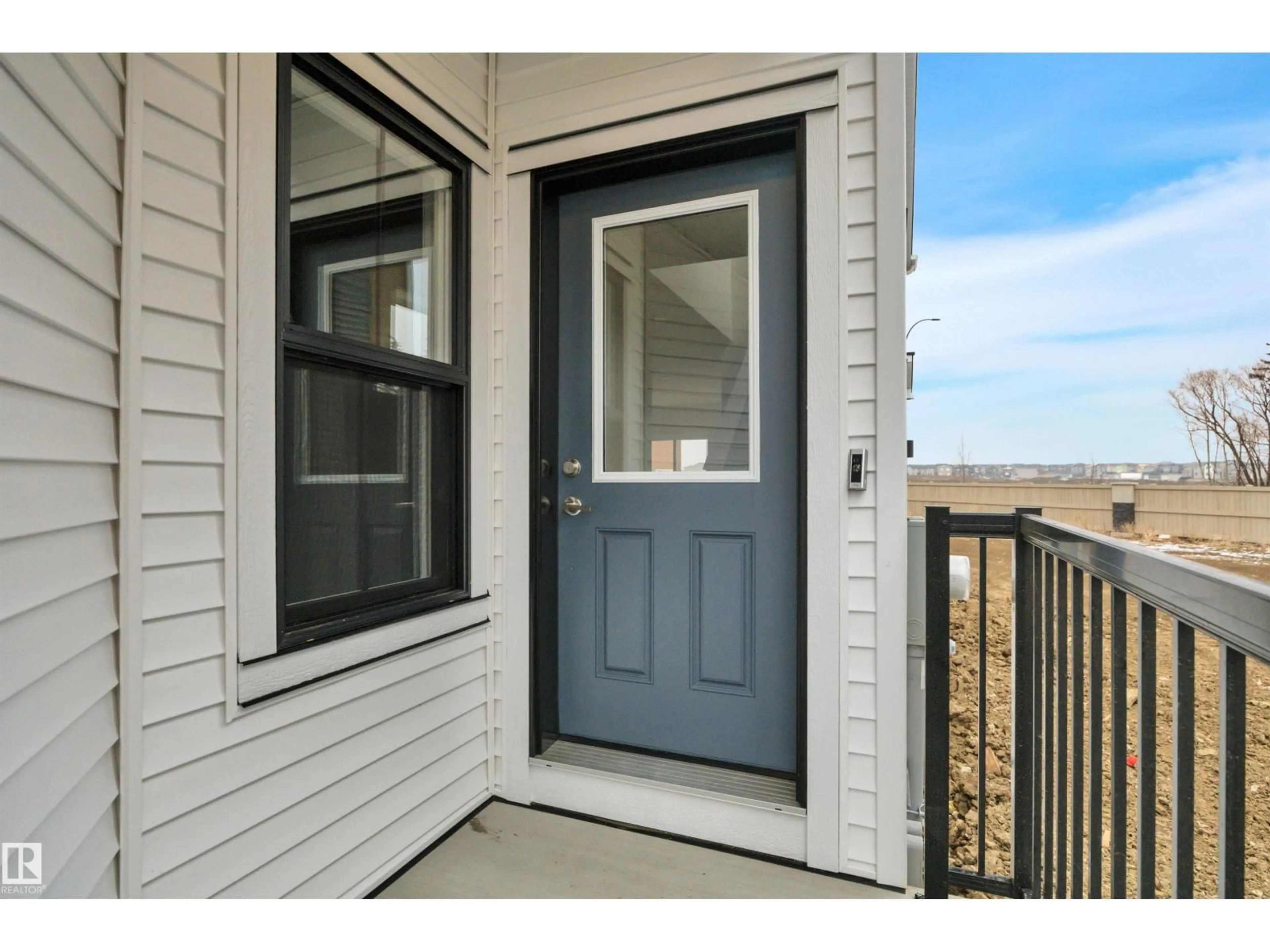 Indoor entryway for 827 ROWAN CL, Edmonton Alberta T6X3J4