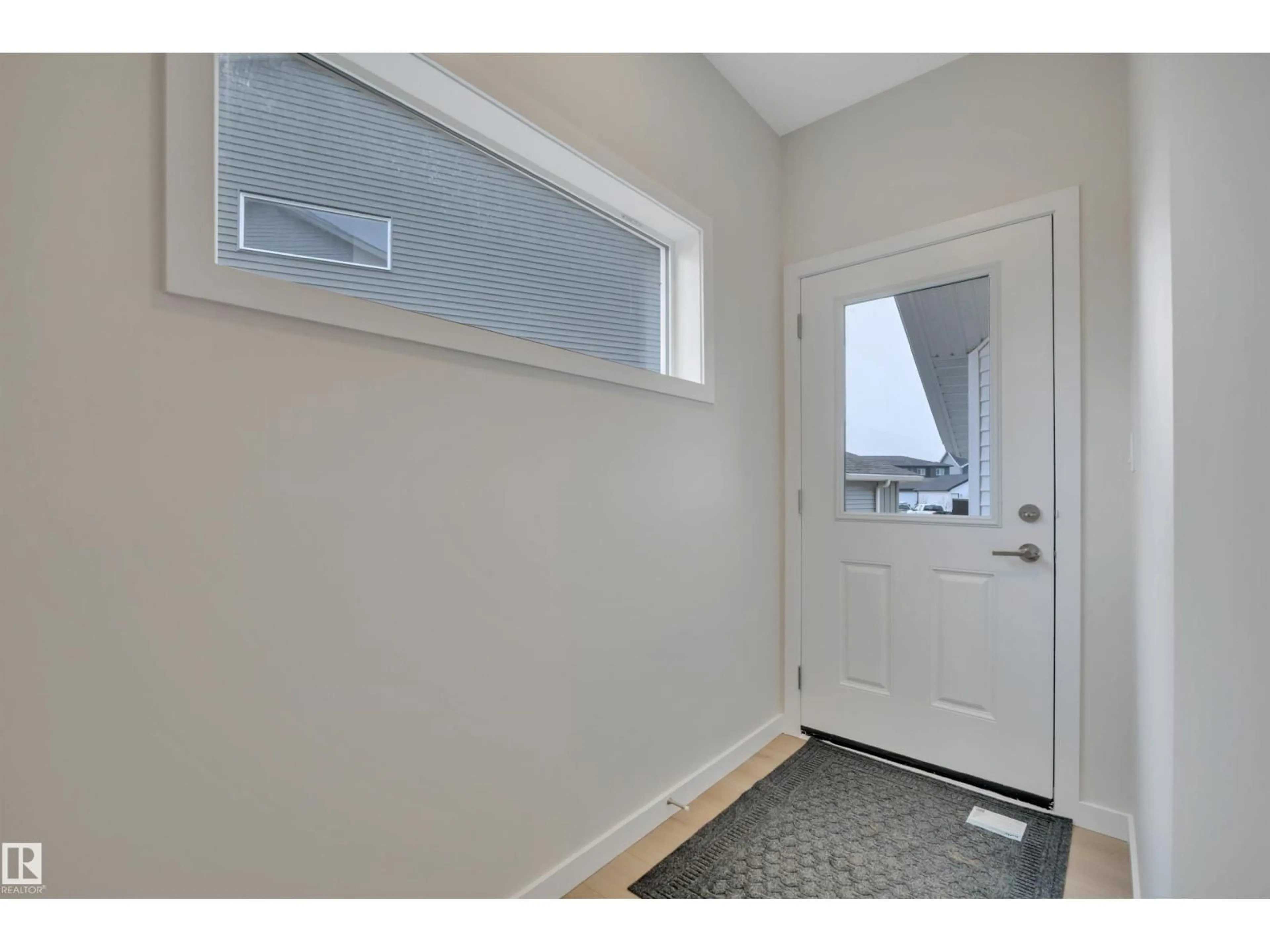 Indoor entryway for 827 ROWAN CL, Edmonton Alberta T6X3J4