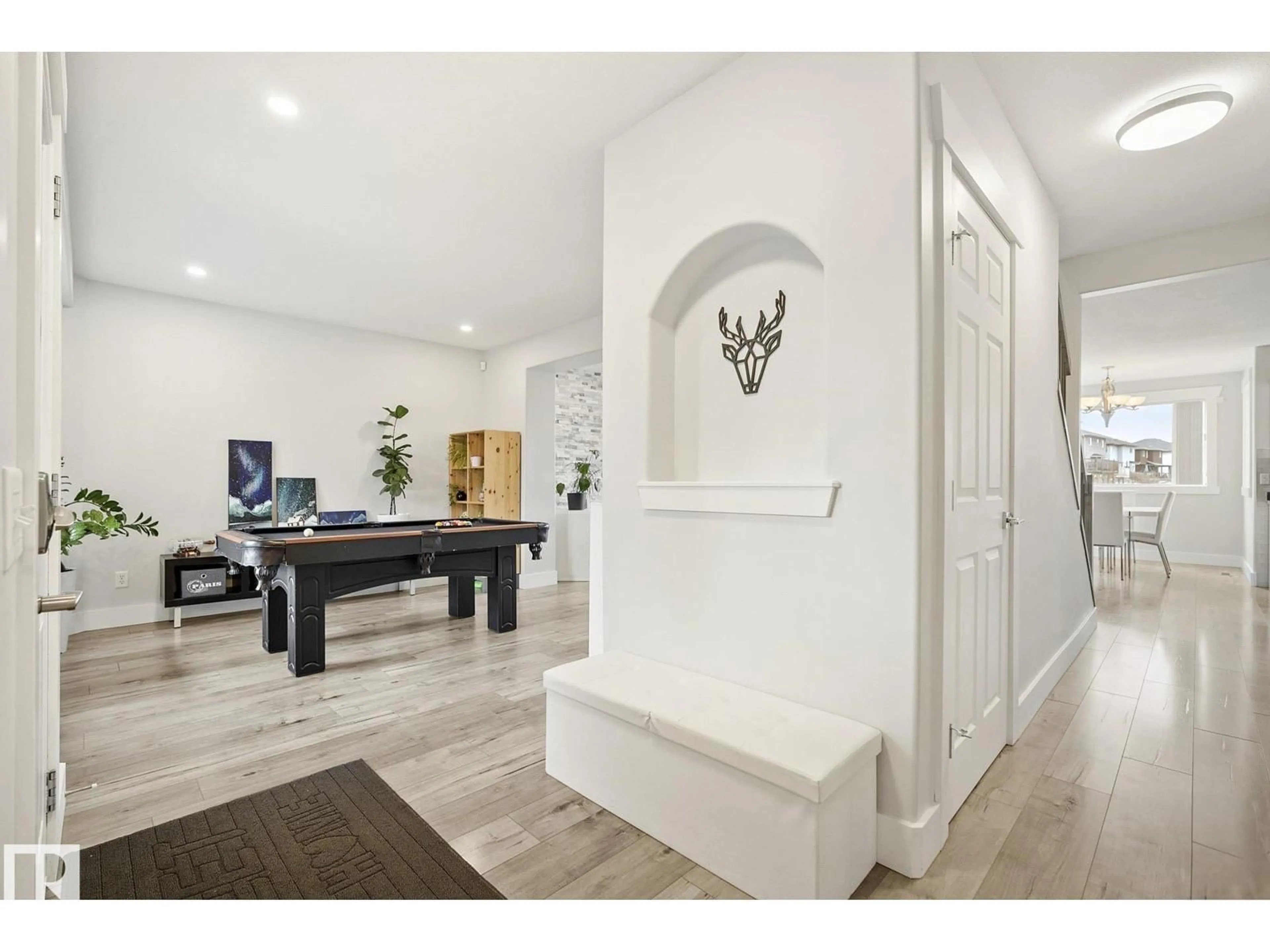 Indoor entryway for 4748 154 AV, Edmonton Alberta T5Y0C2