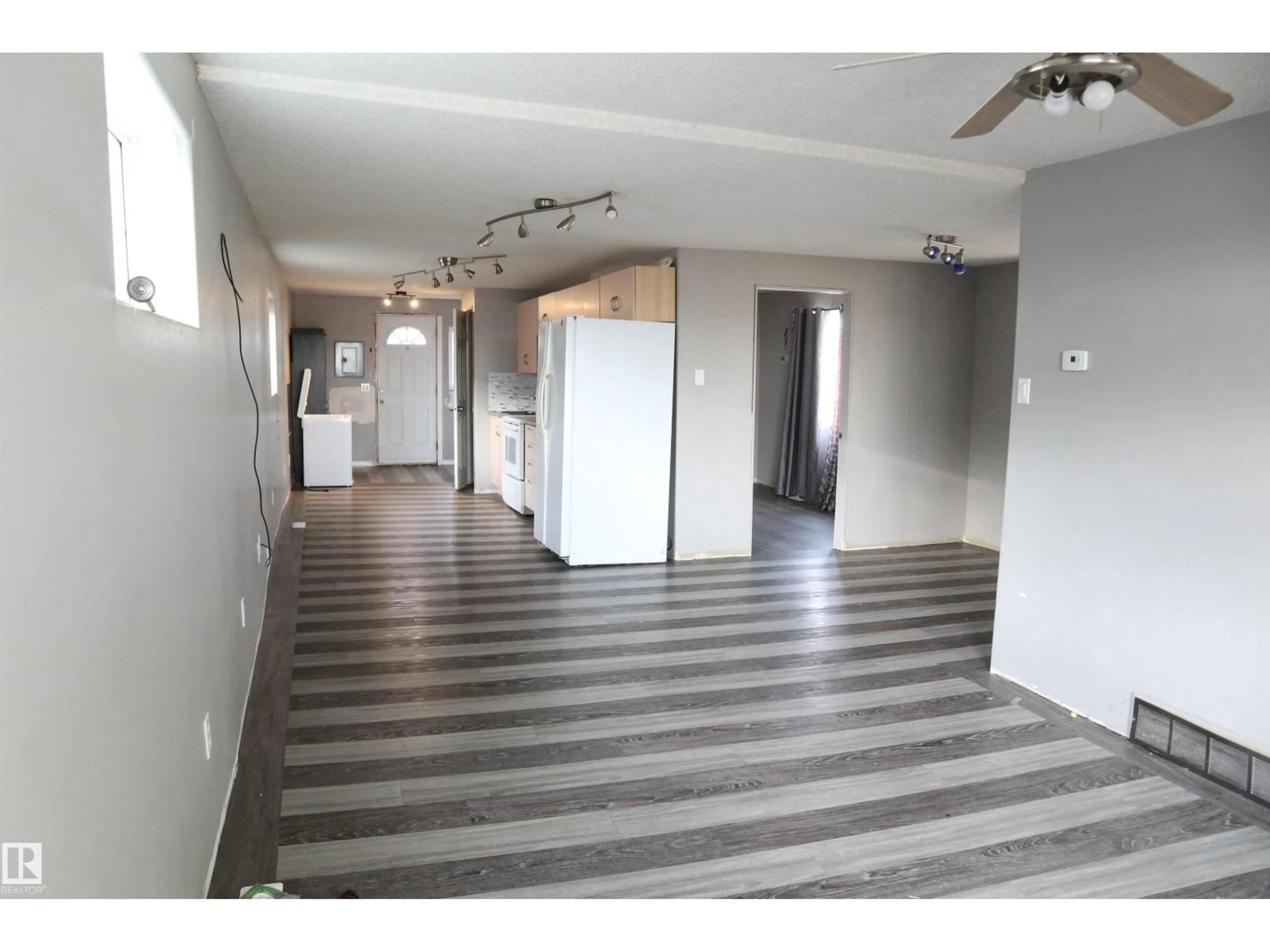 Indoor foyer for 4804 49 ST, Calmar Alberta T0C0V0