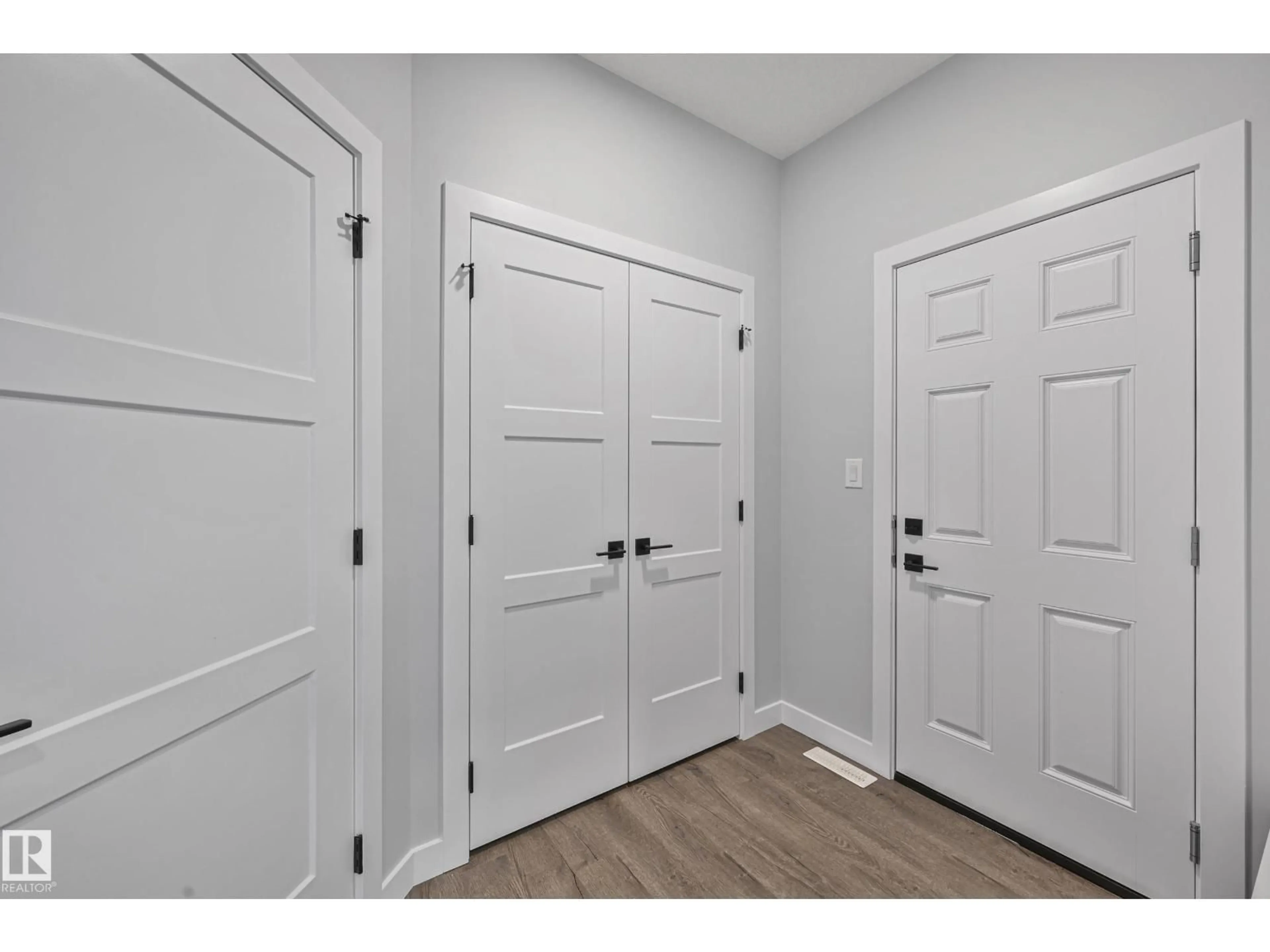 Indoor entryway for 76 MAPLE CR, Gibbons Alberta T0A1N0