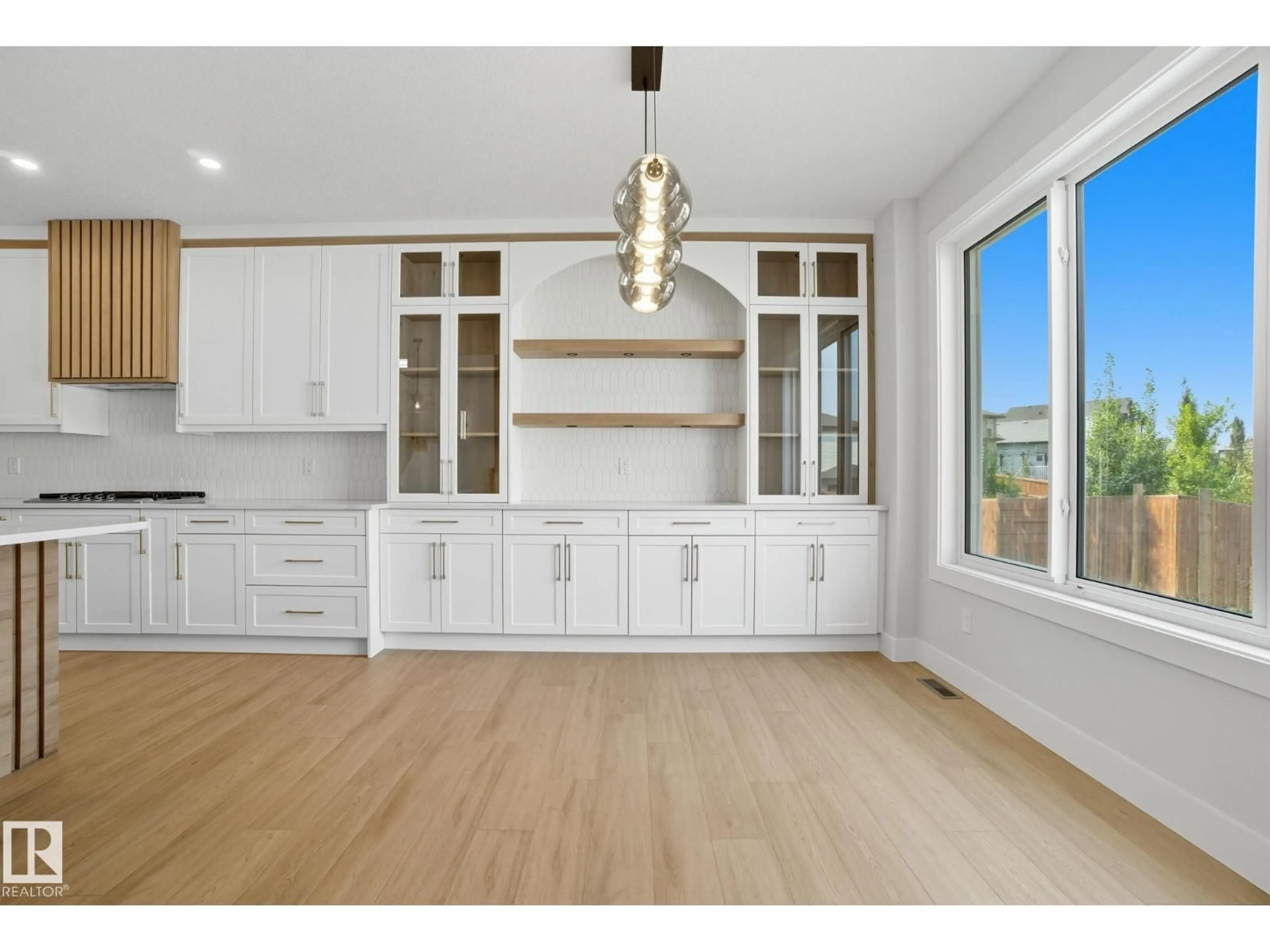 Open concept kitchen, wood/laminate floor for 3 HORIZON LI, Spruce Grove Alberta T7X0X5