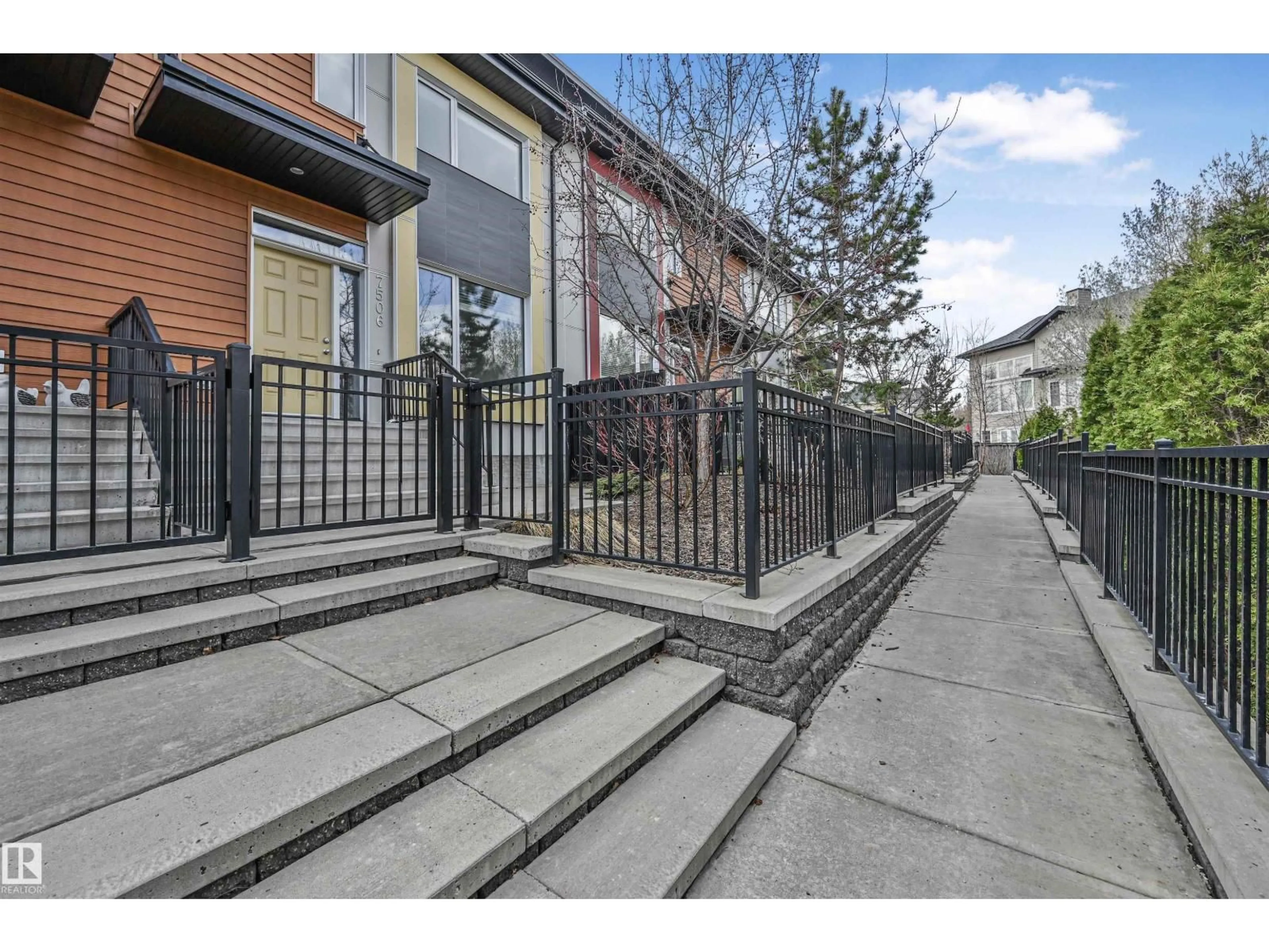 Patio, street for NW - 7506 MAY CM, Edmonton Alberta T6R0G9