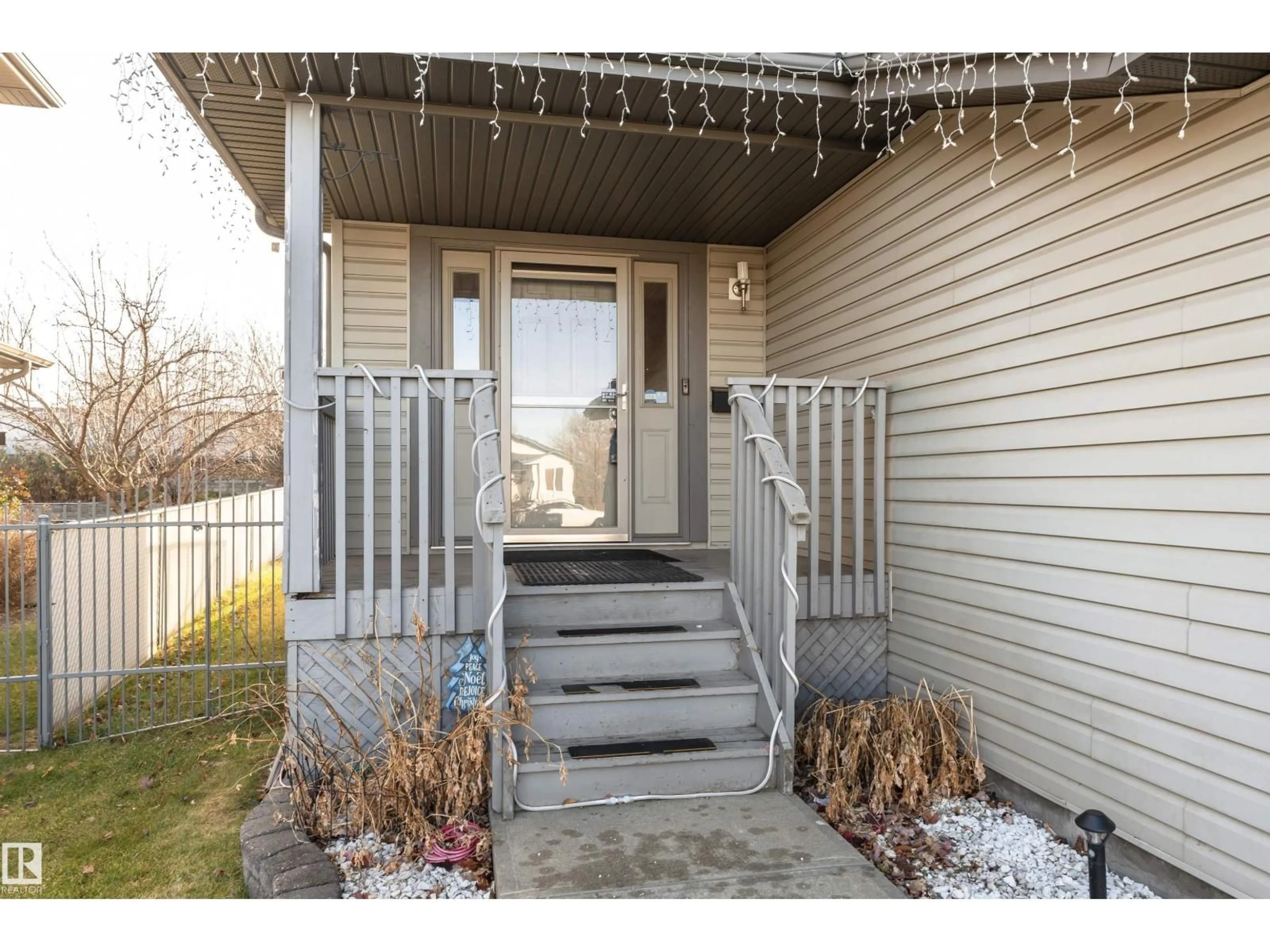 Indoor entryway for 23 DEER PARK CR, Spruce Grove Alberta T7X4J2
