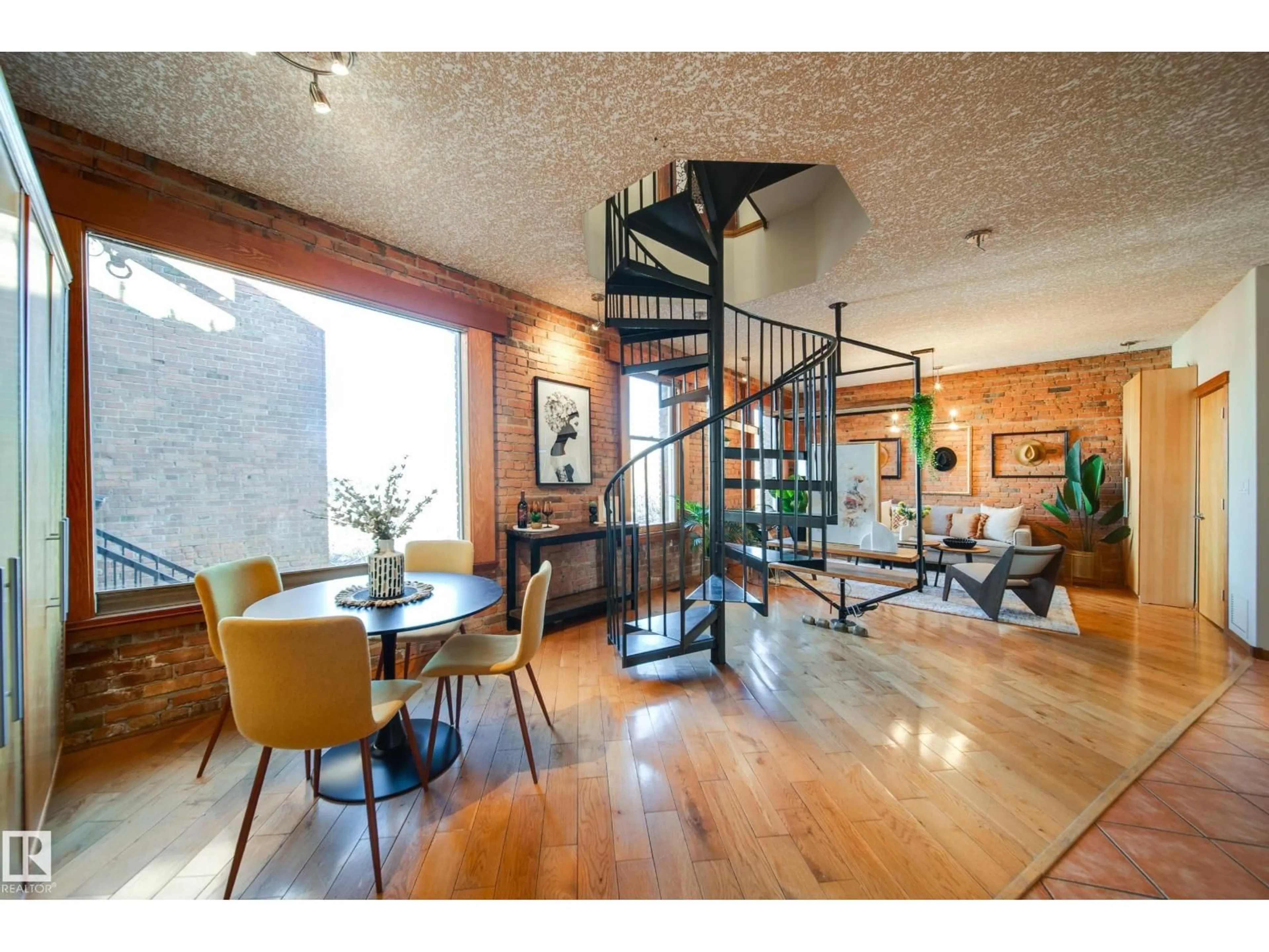 Indoor foyer for #301 - 10141 95 ST, Edmonton Alberta T5H2A8