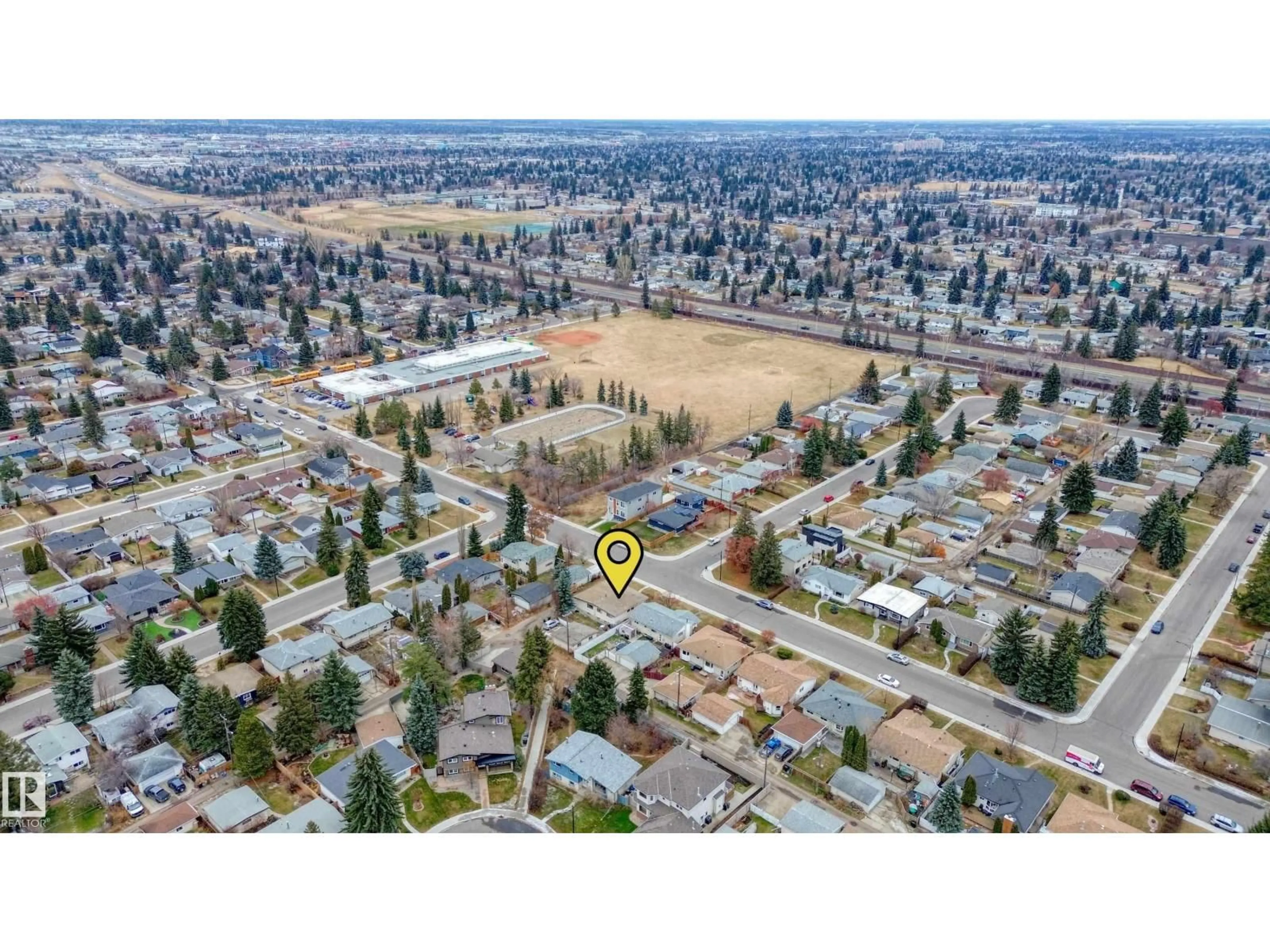 A pic from outside/outdoor area/front of a property/back of a property/a pic from drone, street for 11608 48 AV, Edmonton Alberta T6H0E6