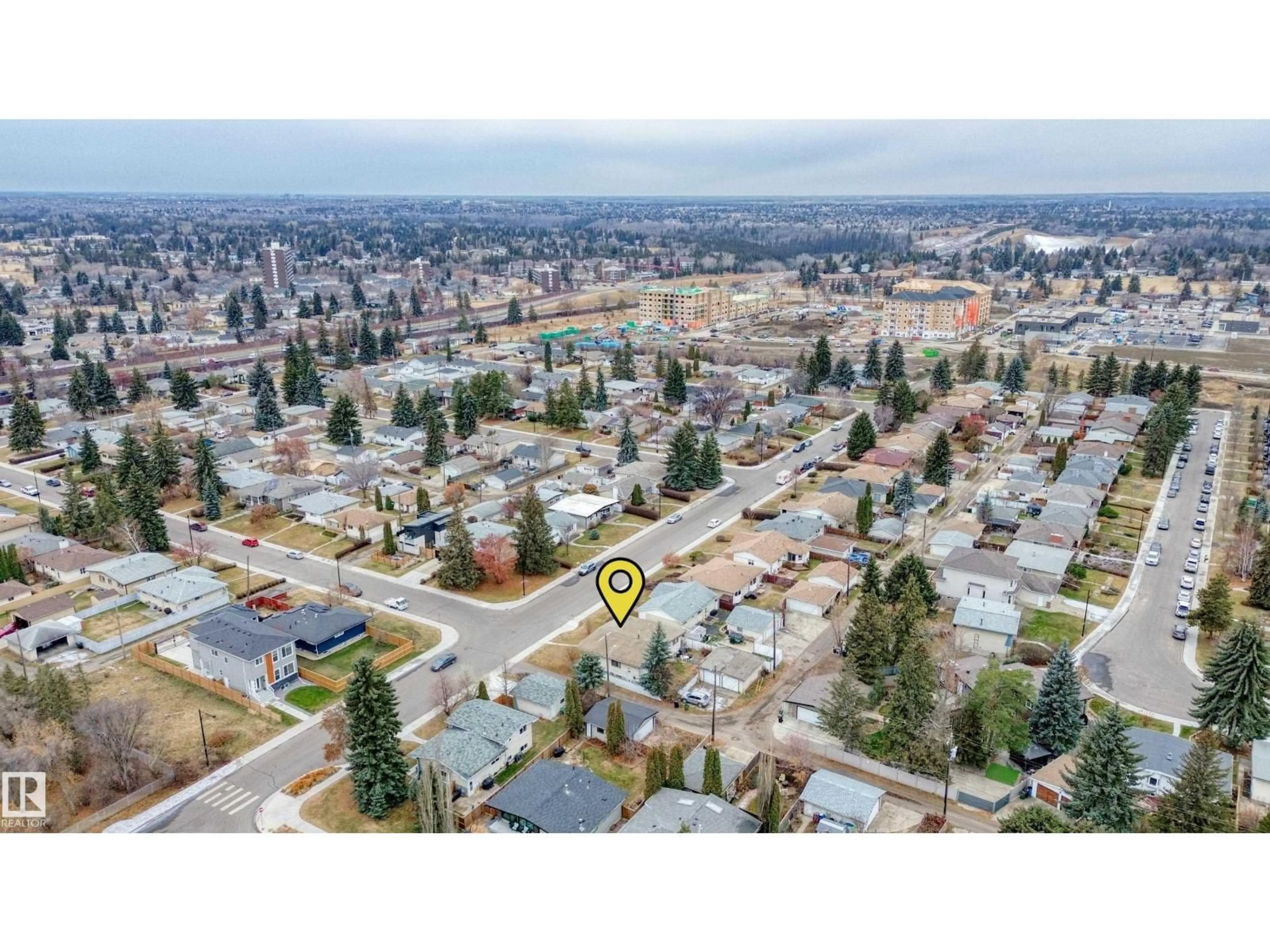 A pic from outside/outdoor area/front of a property/back of a property/a pic from drone, street for 11608 48 AV, Edmonton Alberta T6H0E6