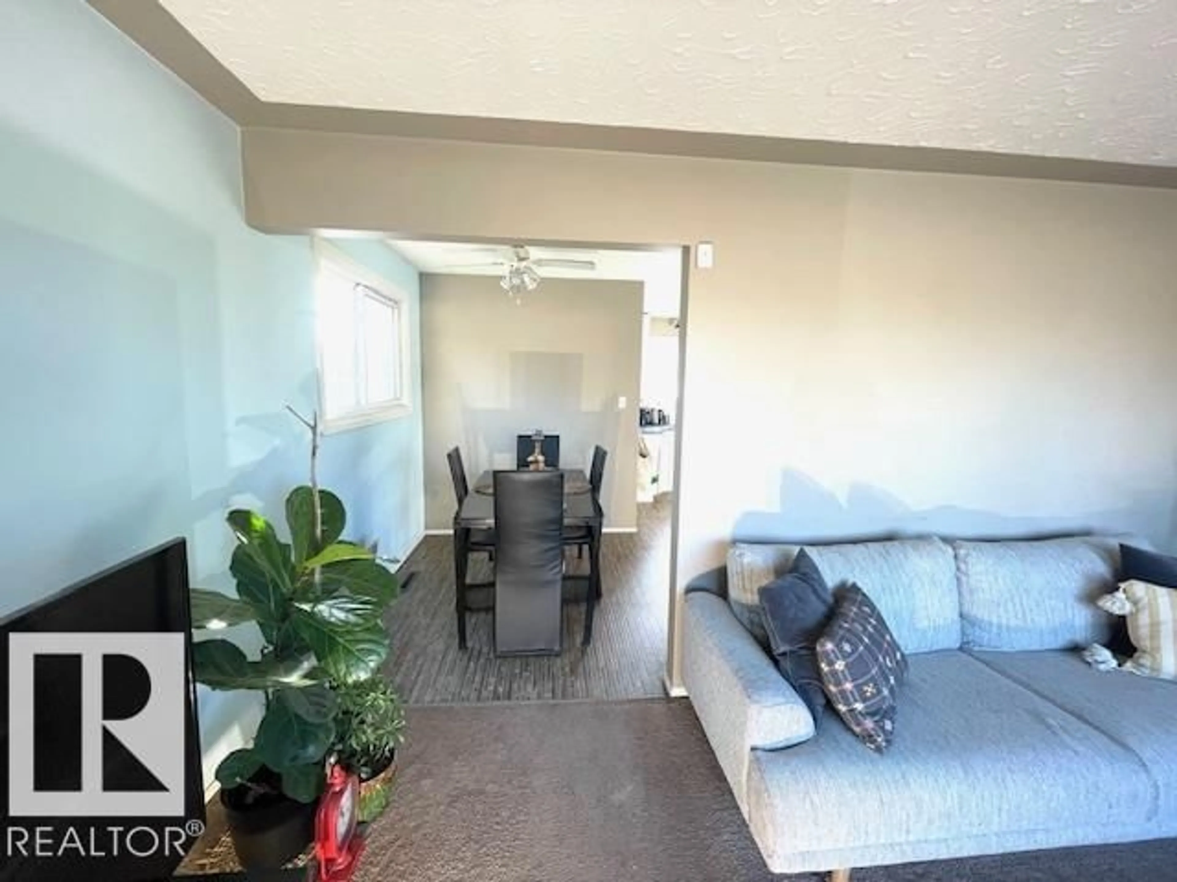 A pic of a room for 4723 103 AV, Edmonton Alberta T6A0S8