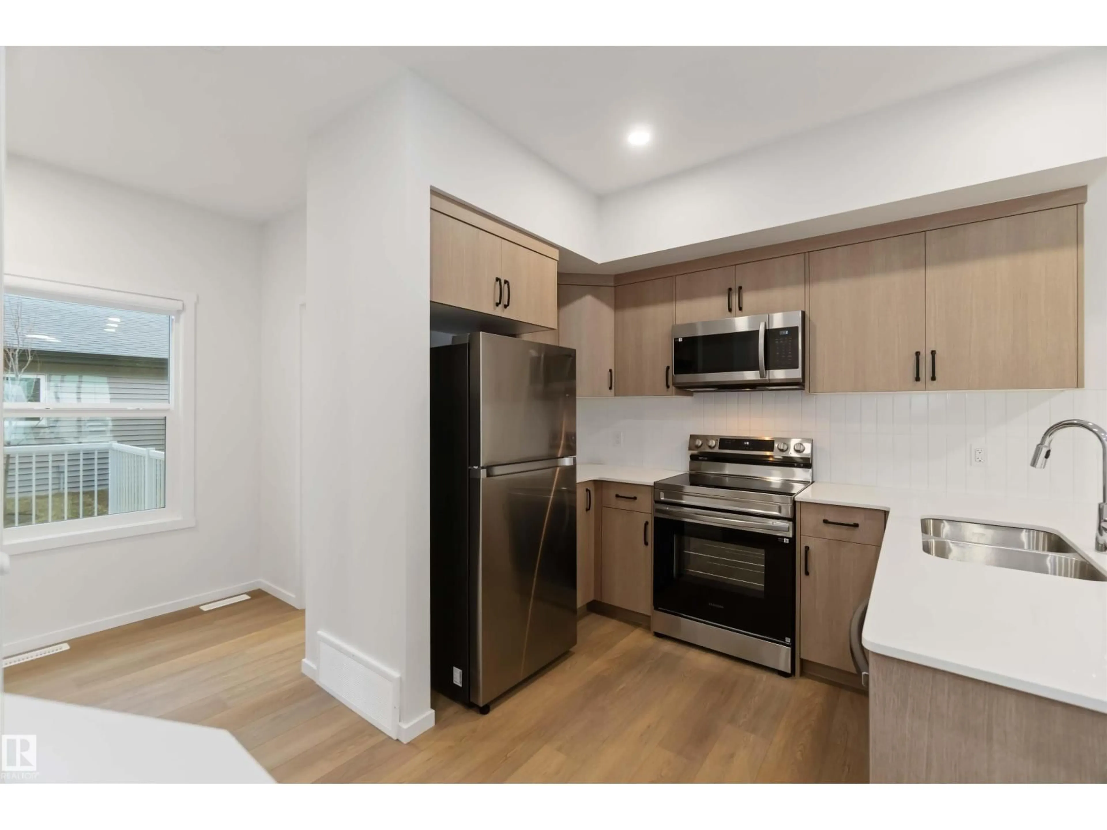 Standard kitchen, wood/laminate floor for 4275 KINGLET DR, Edmonton Alberta T5S0W1