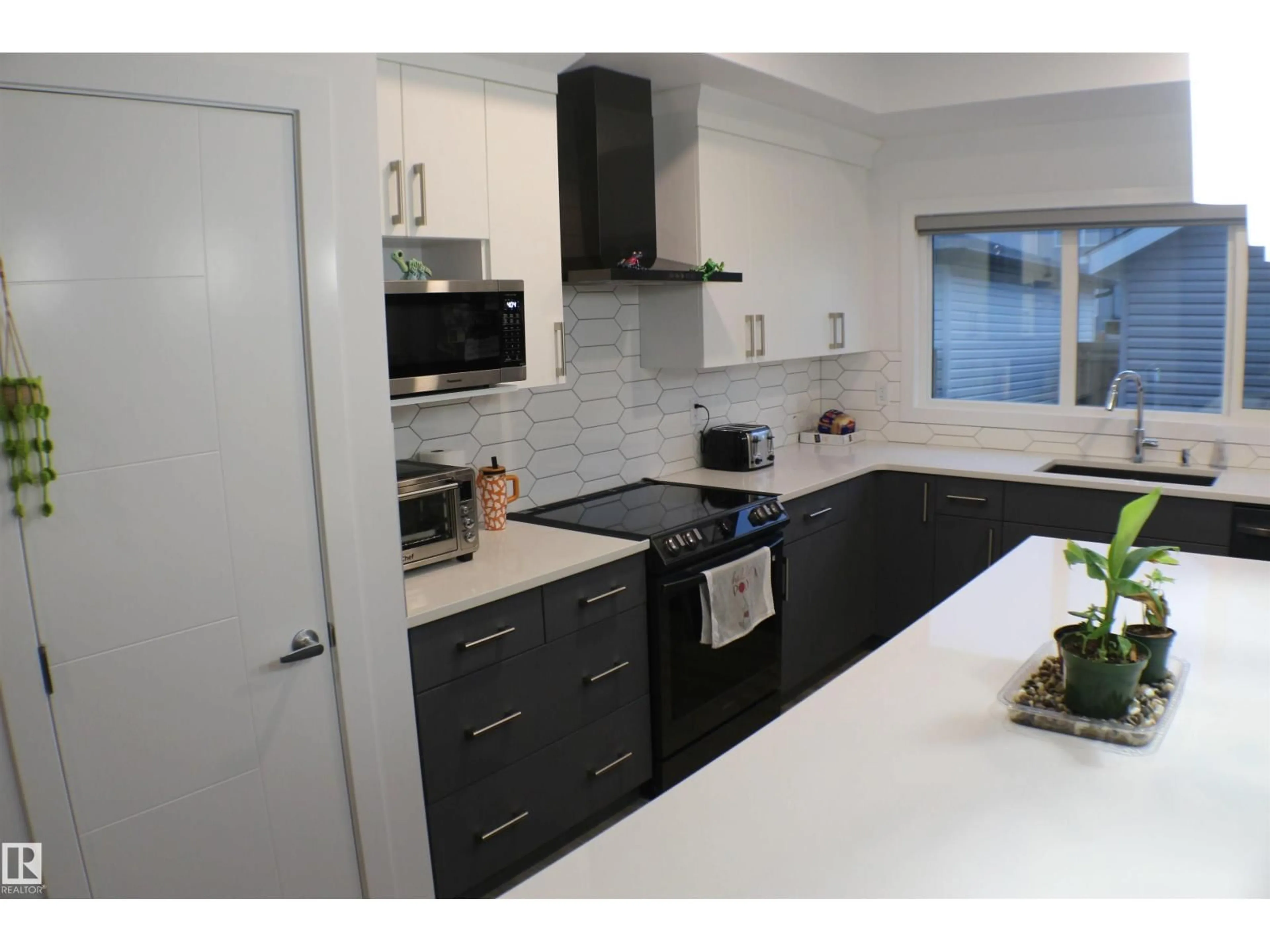 Standard kitchen, wood/laminate floor for 621 BLACK STONE BV, Leduc Alberta T9E1M3