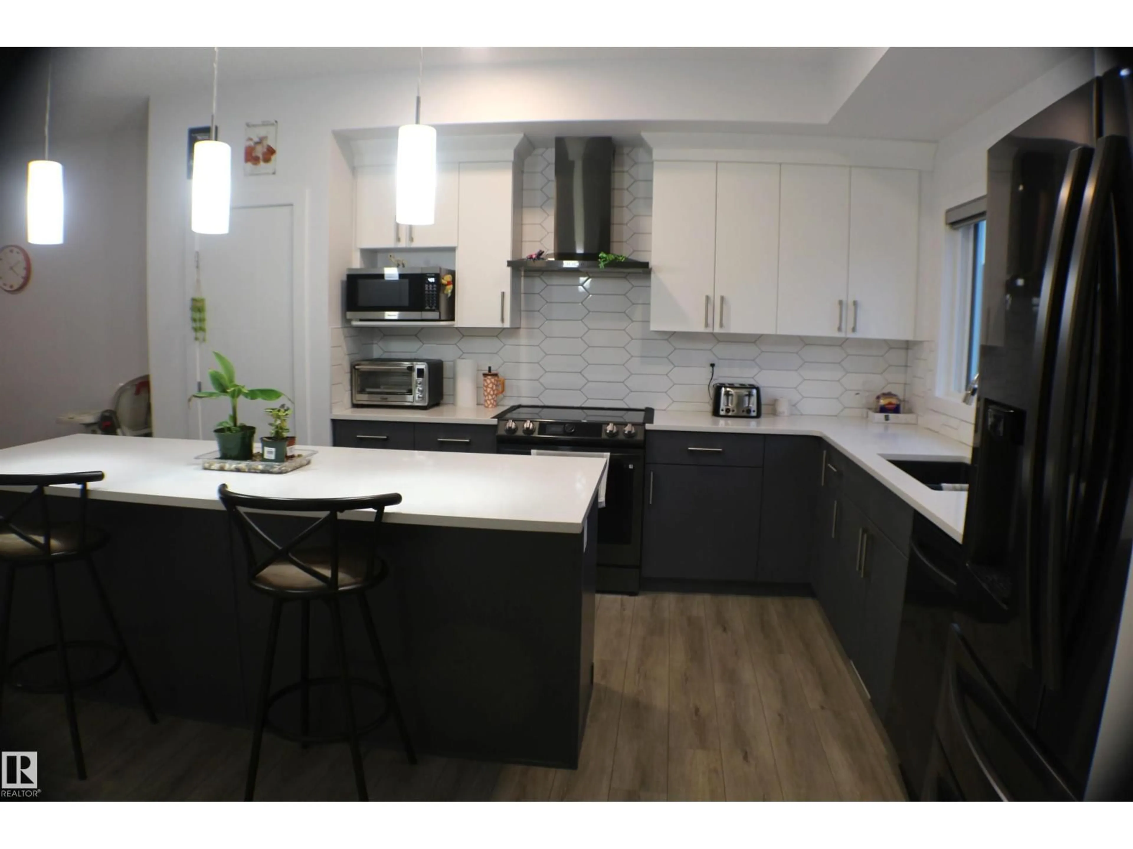 Open concept kitchen, wood/laminate floor for 621 BLACK STONE BV, Leduc Alberta T9E1M3