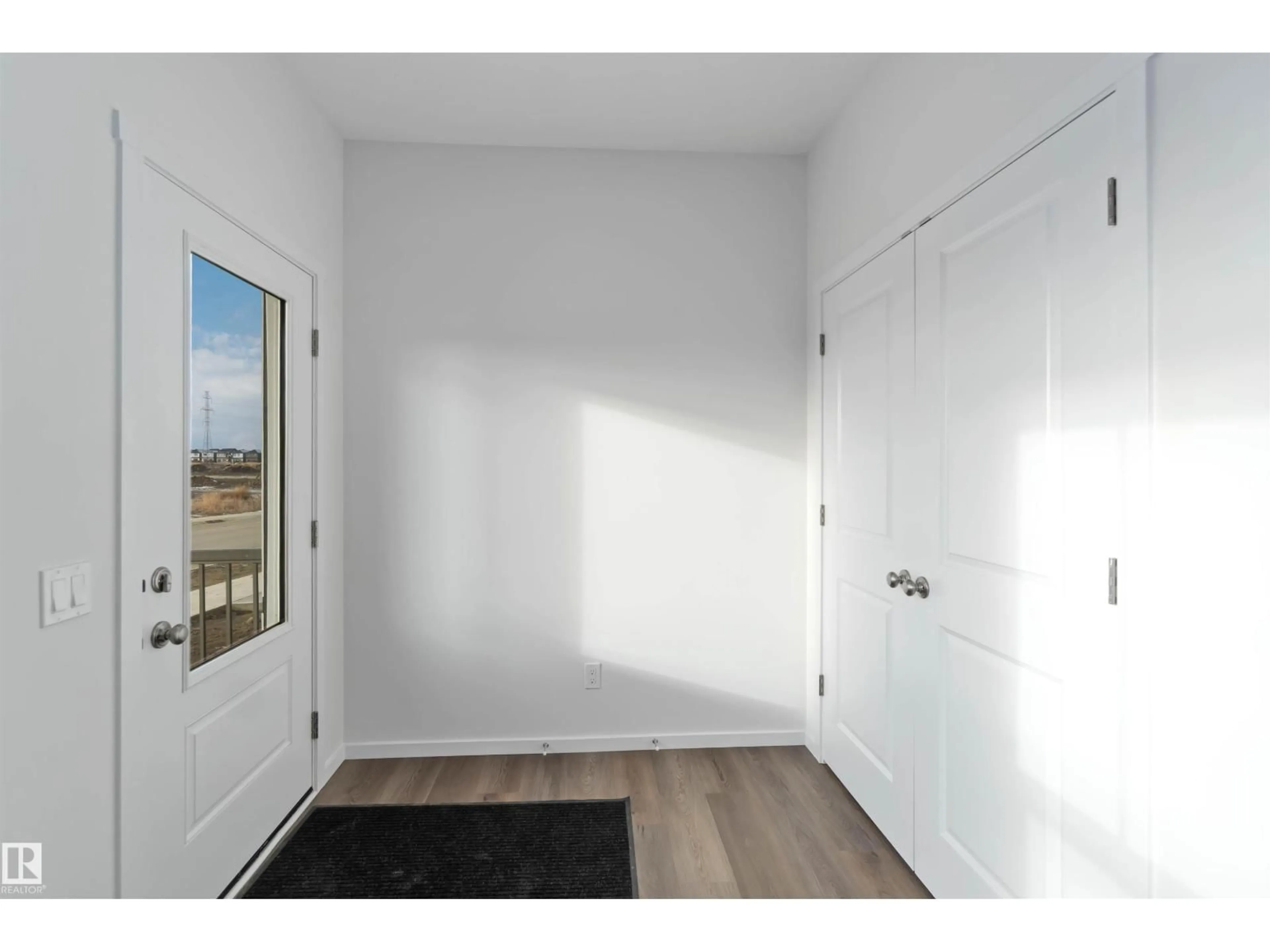 Indoor entryway for SW SW - 5452 HAWTHORN RU, Edmonton Alberta T6X3K6