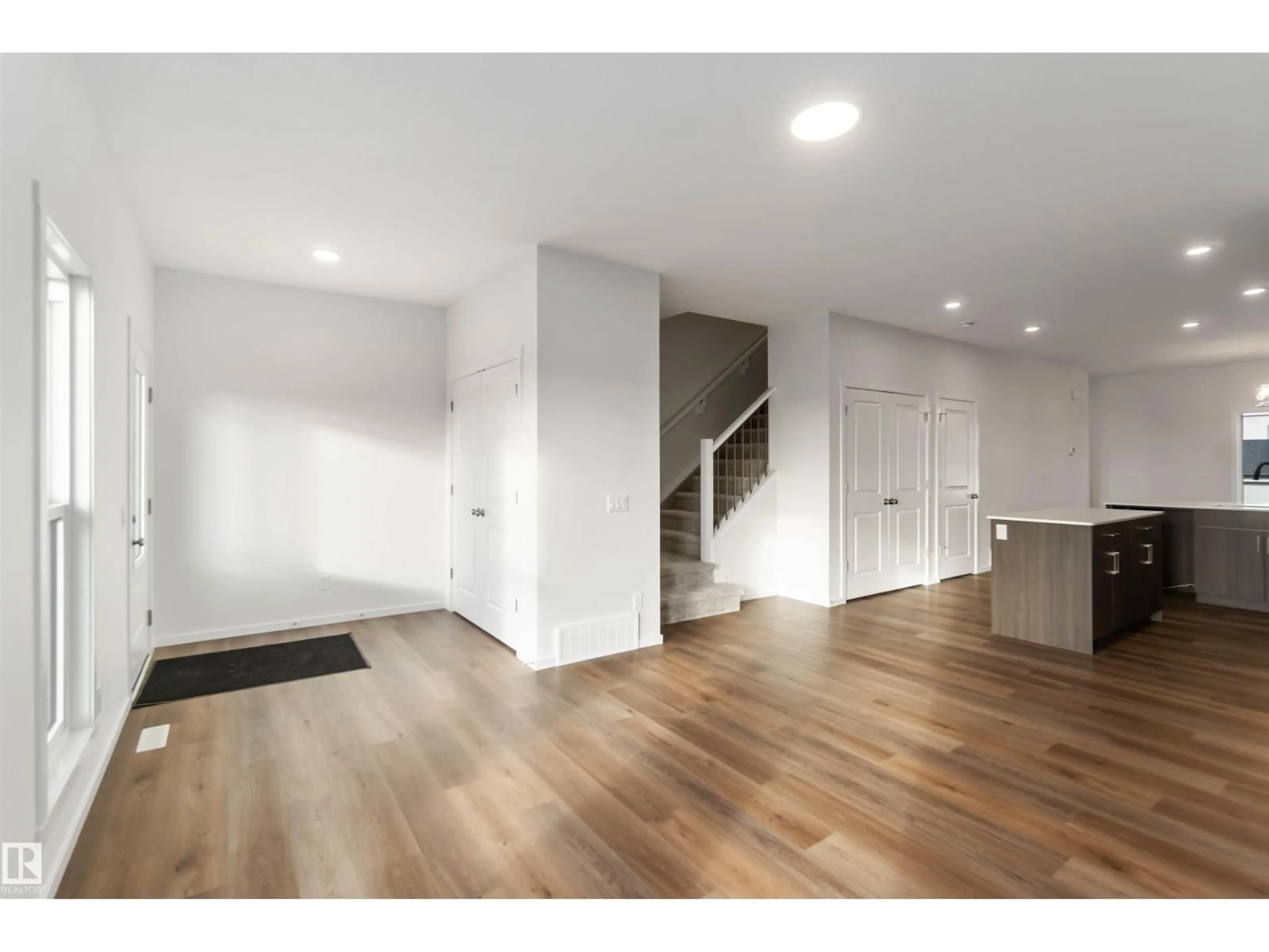 Unknown for SW SW - 5452 HAWTHORN RU, Edmonton Alberta T6X3K6